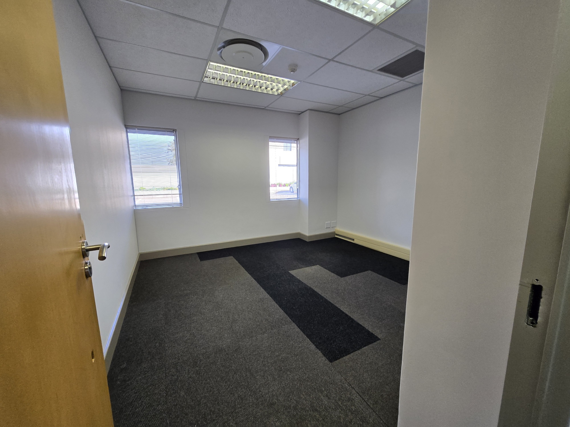 938m² Office Space to rent at 33 Fricker Road in Illovo
