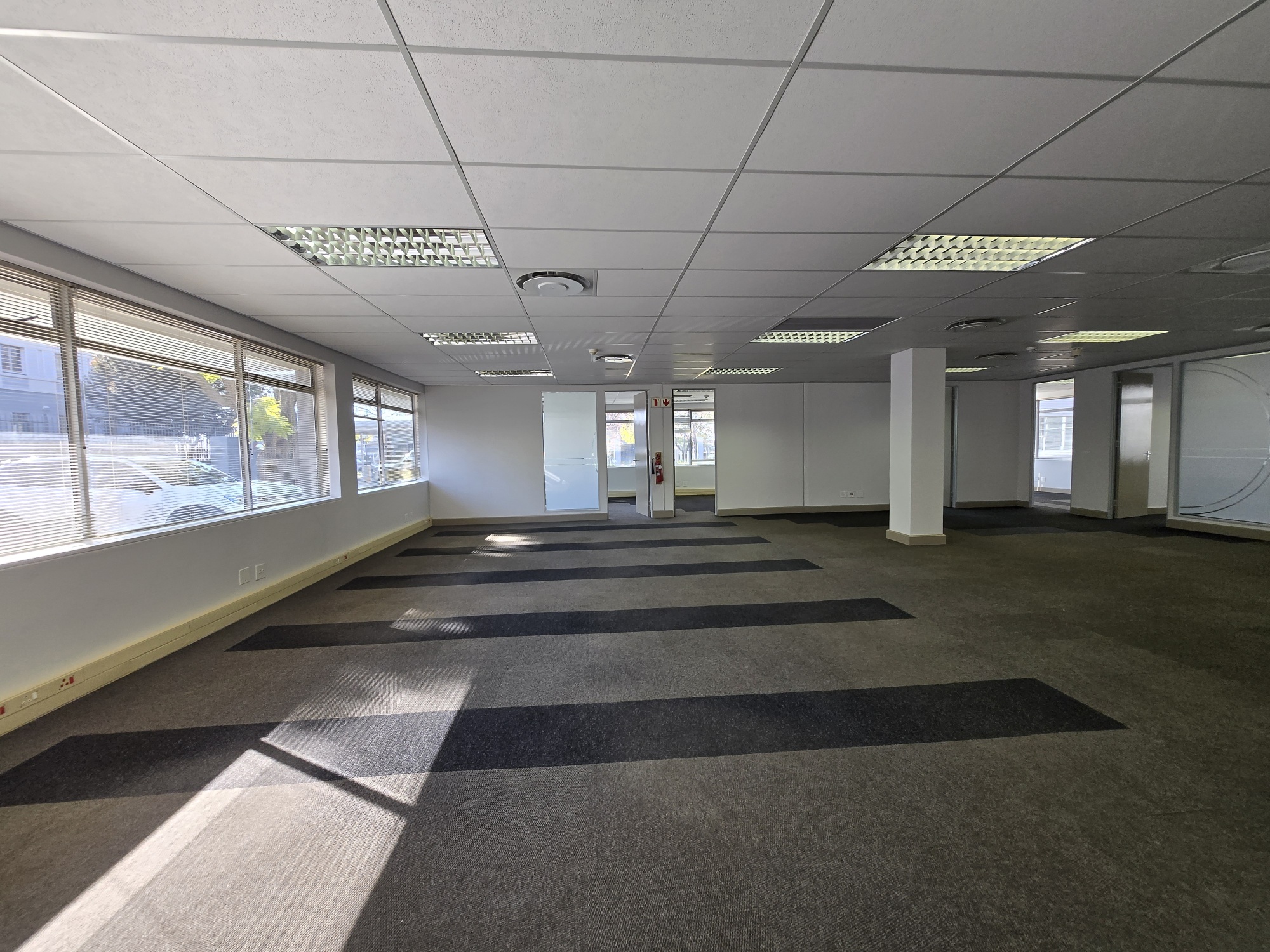 938m² Office Space to rent at 33 Fricker Road in Illovo