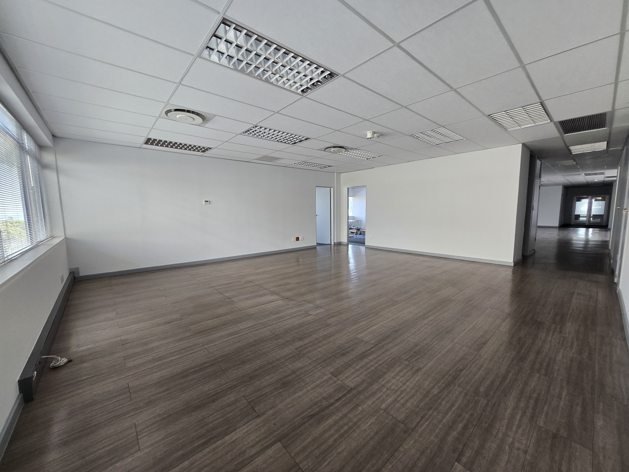 937m² Office Space to rent at 33 Fricker Road in Illovo