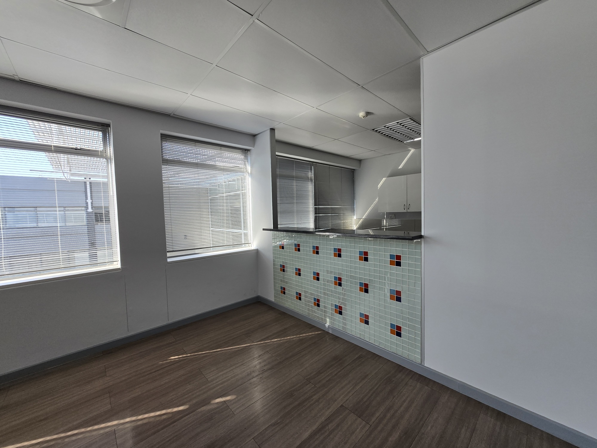 937m² Office Space to rent at 33 Fricker Road in Illovo