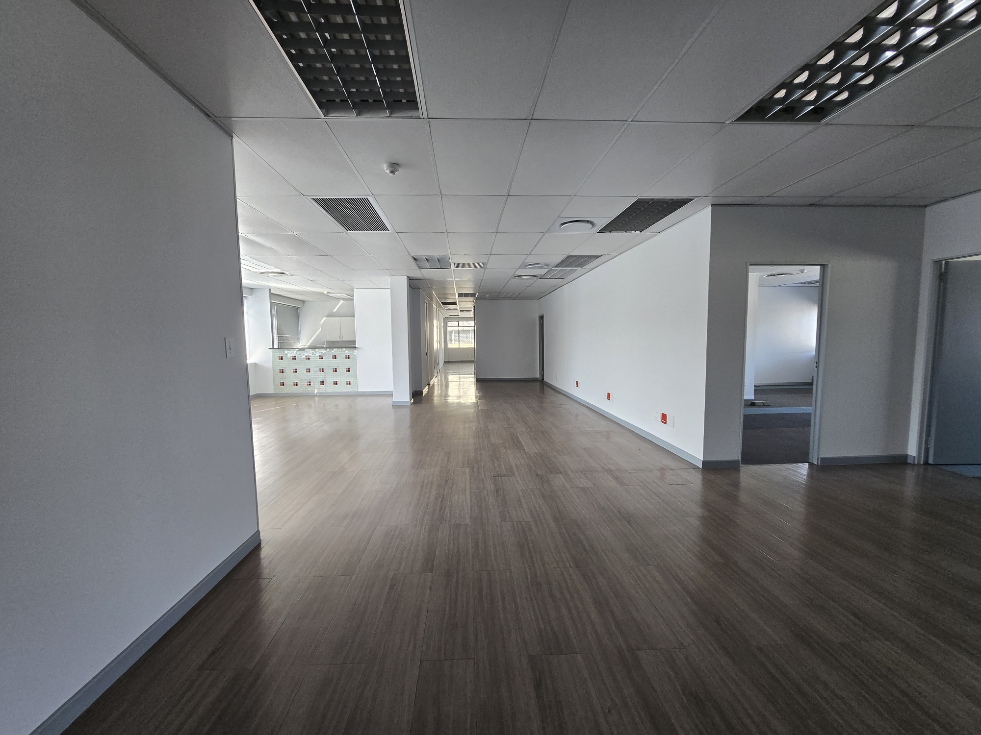 937m² Office Space to rent at 33 Fricker Road in Illovo
