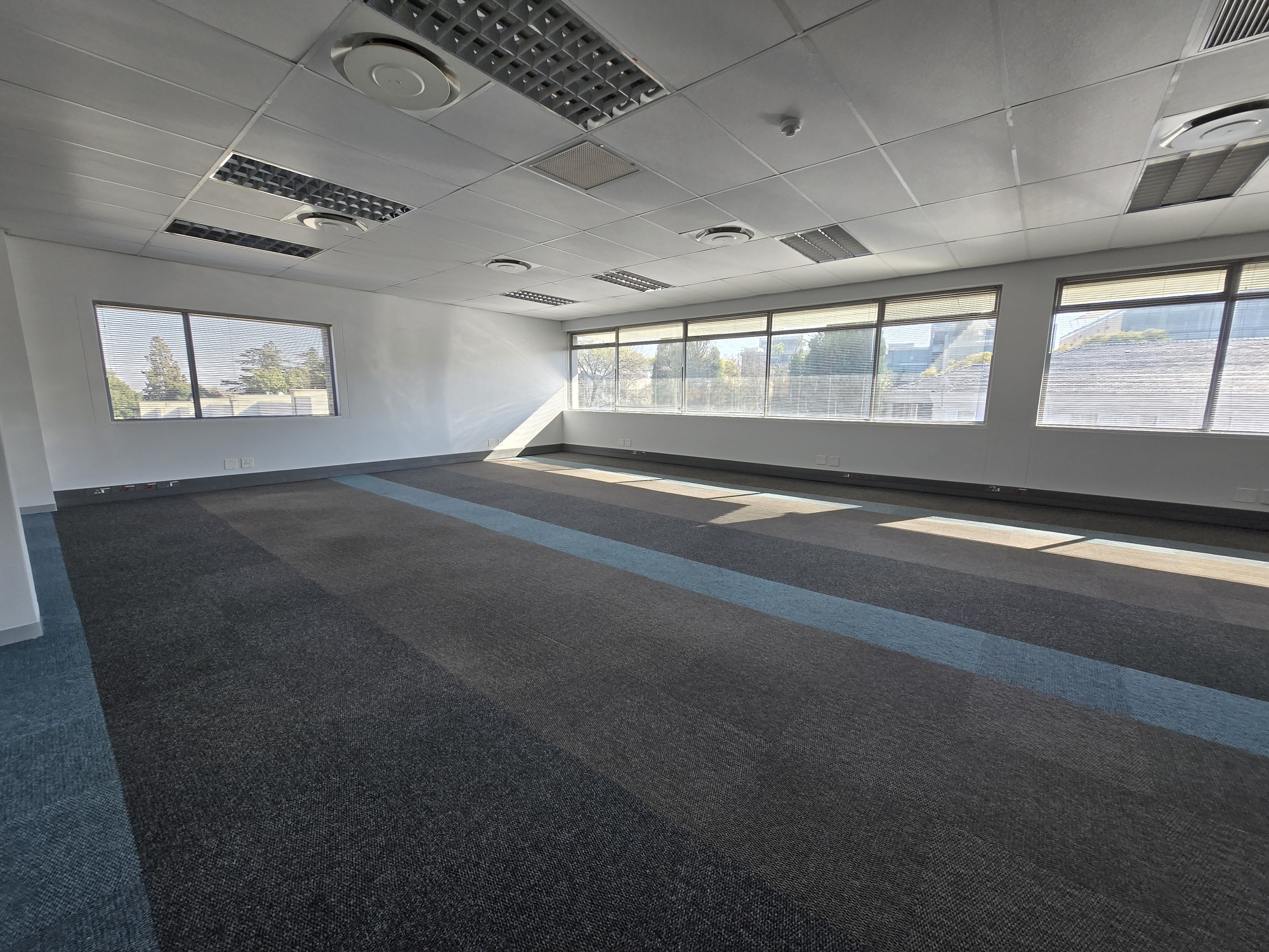 937m² Office Space to rent at 33 Fricker Road in Illovo
