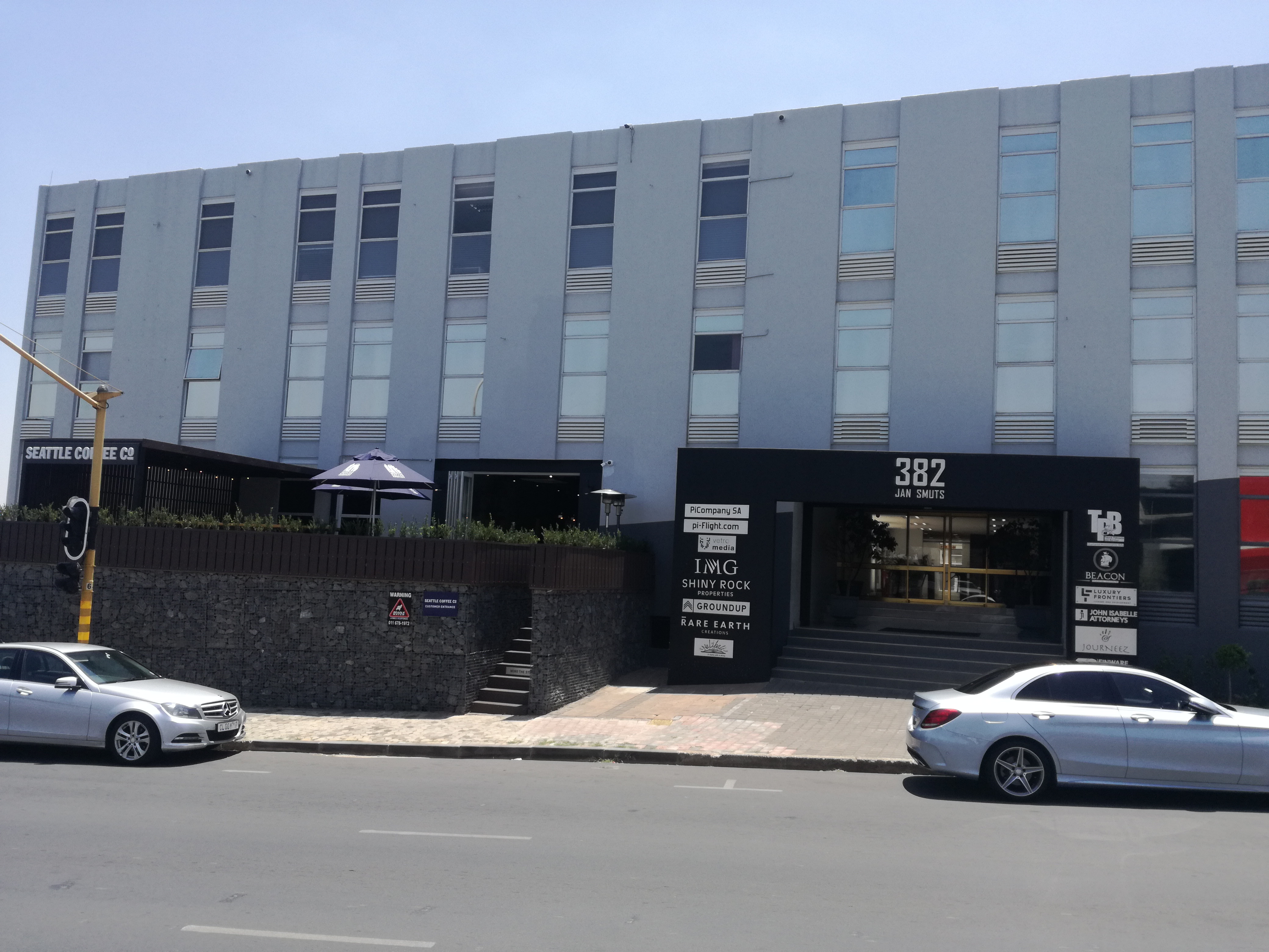 873m² Office Space to rent at 382 Jan Smuts Avenue in Craighall Park