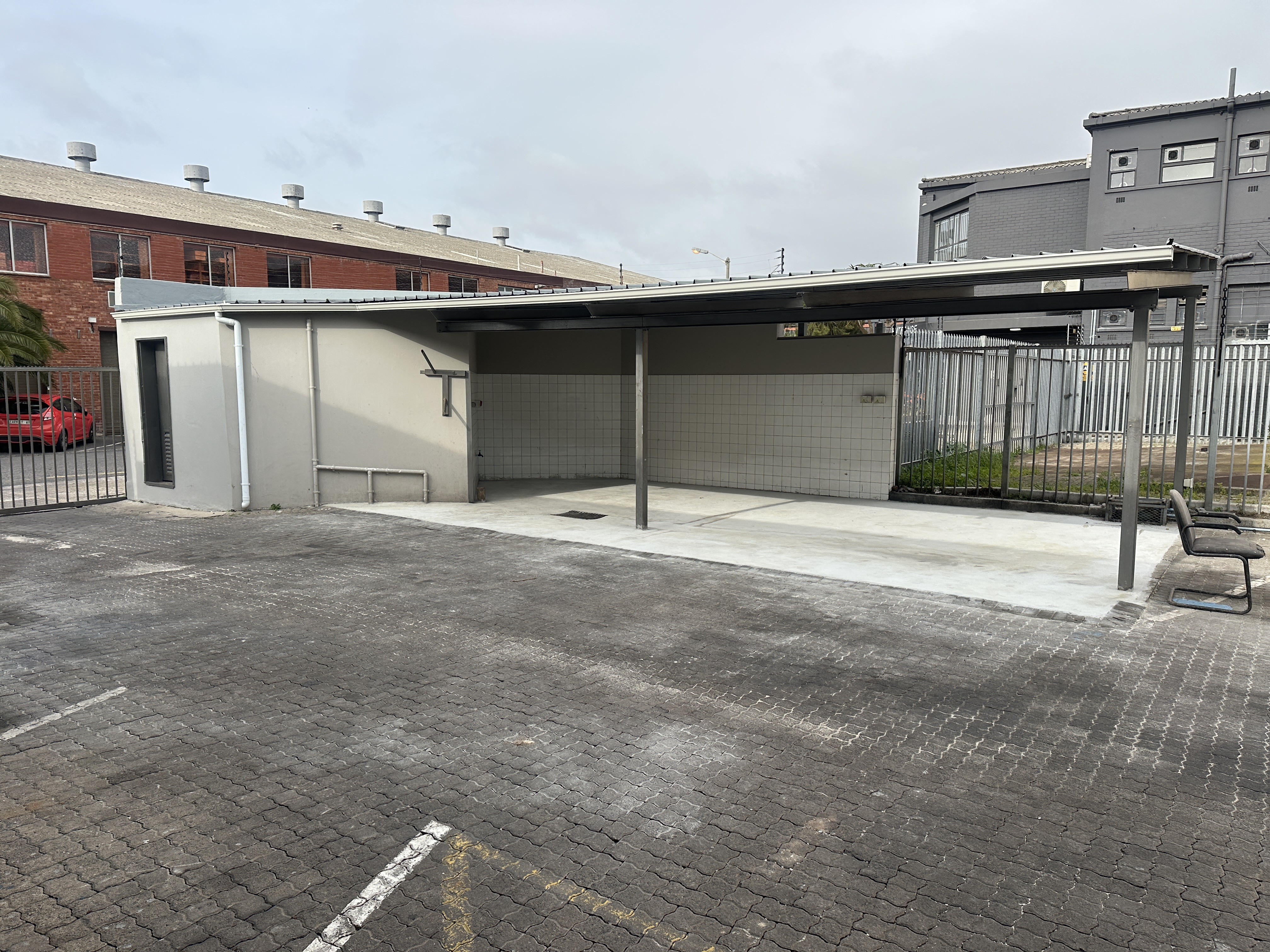 1 111m² Warehouse to rent at 5 Louis Glassman Road in Paarden Eiland
