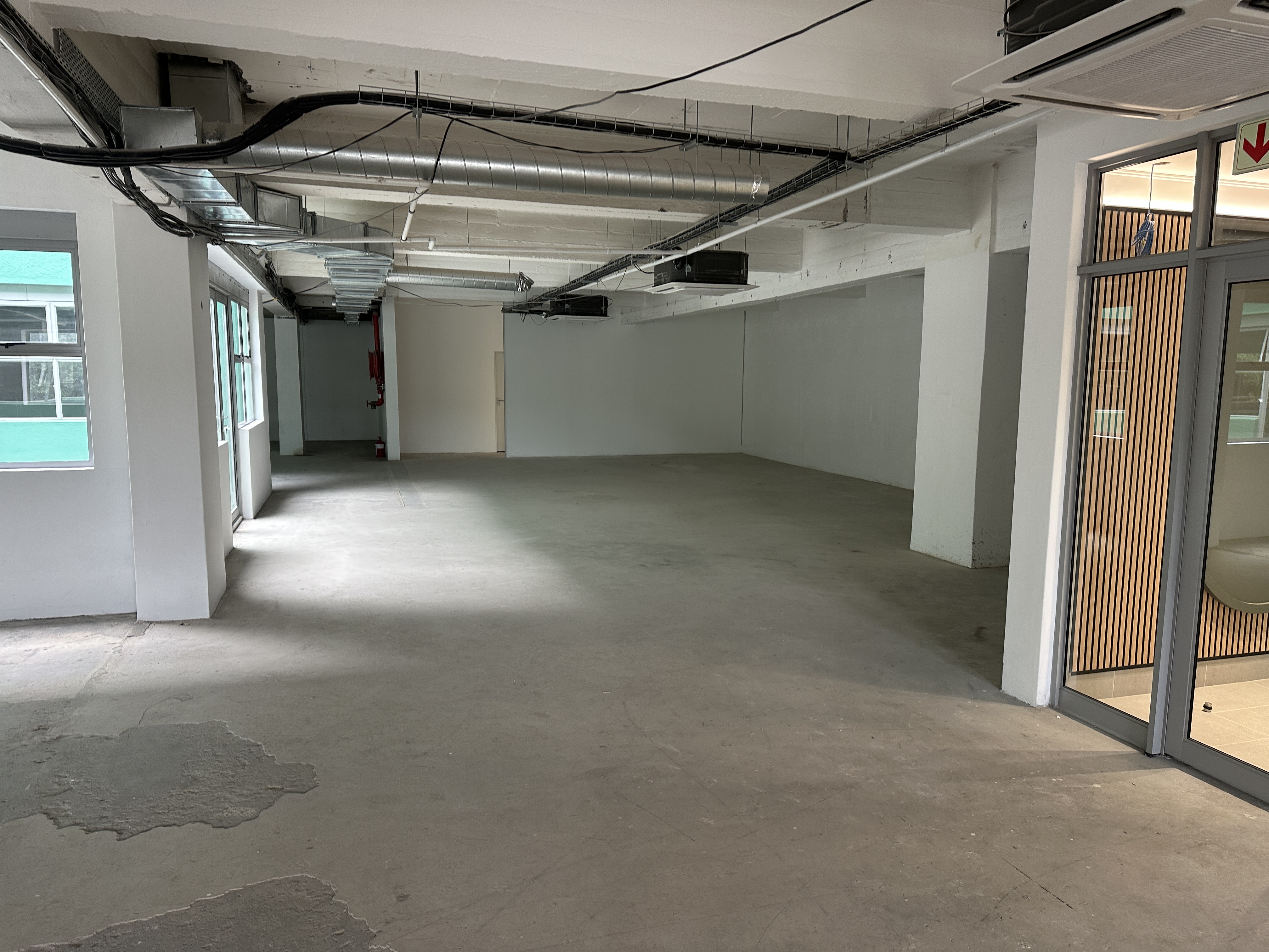 1 218m² Office Space to rent at Amber Place in Foreshore