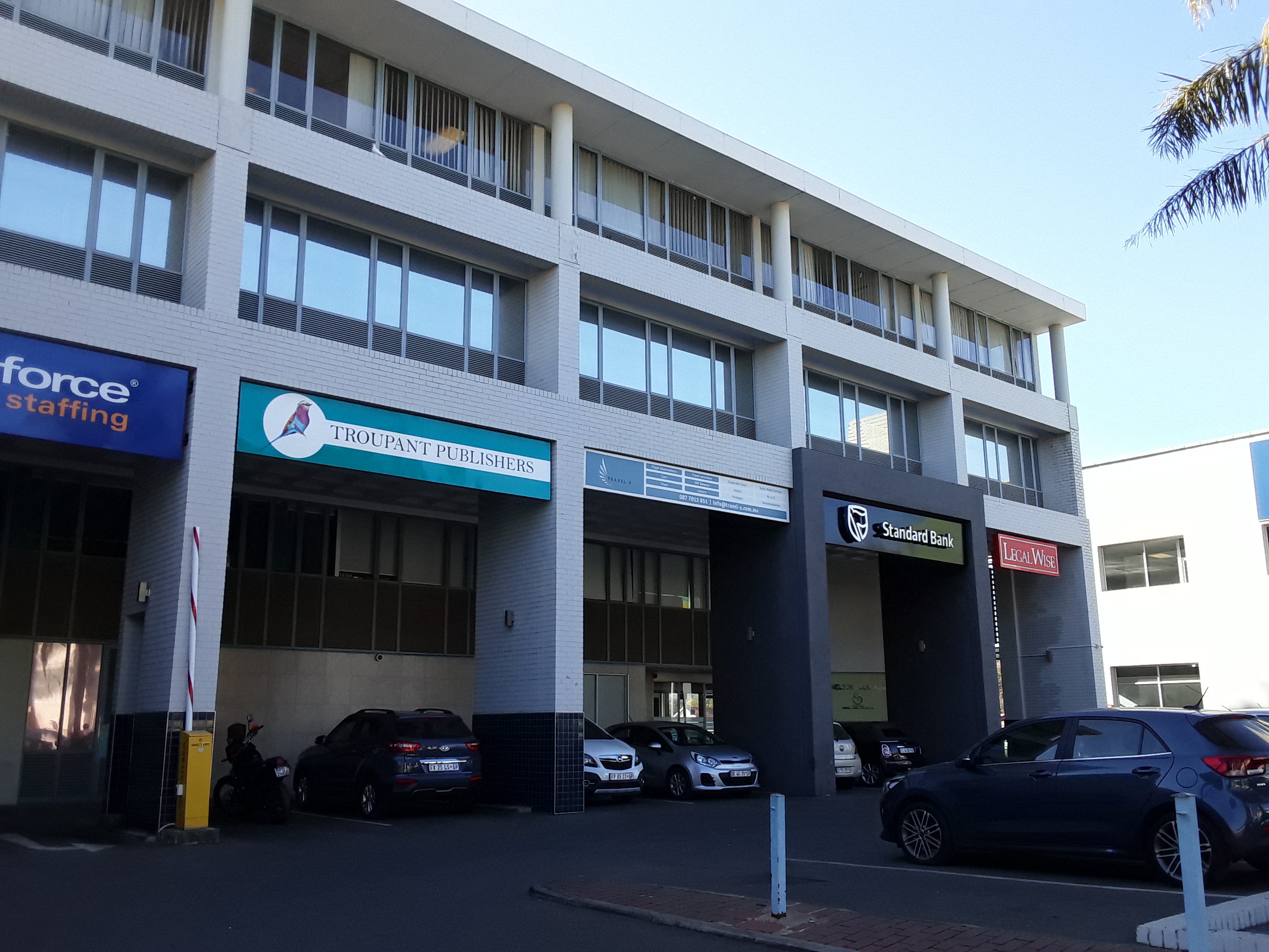146m² Office Space to rent at Blackheath Mews - Cresta in Blackheath