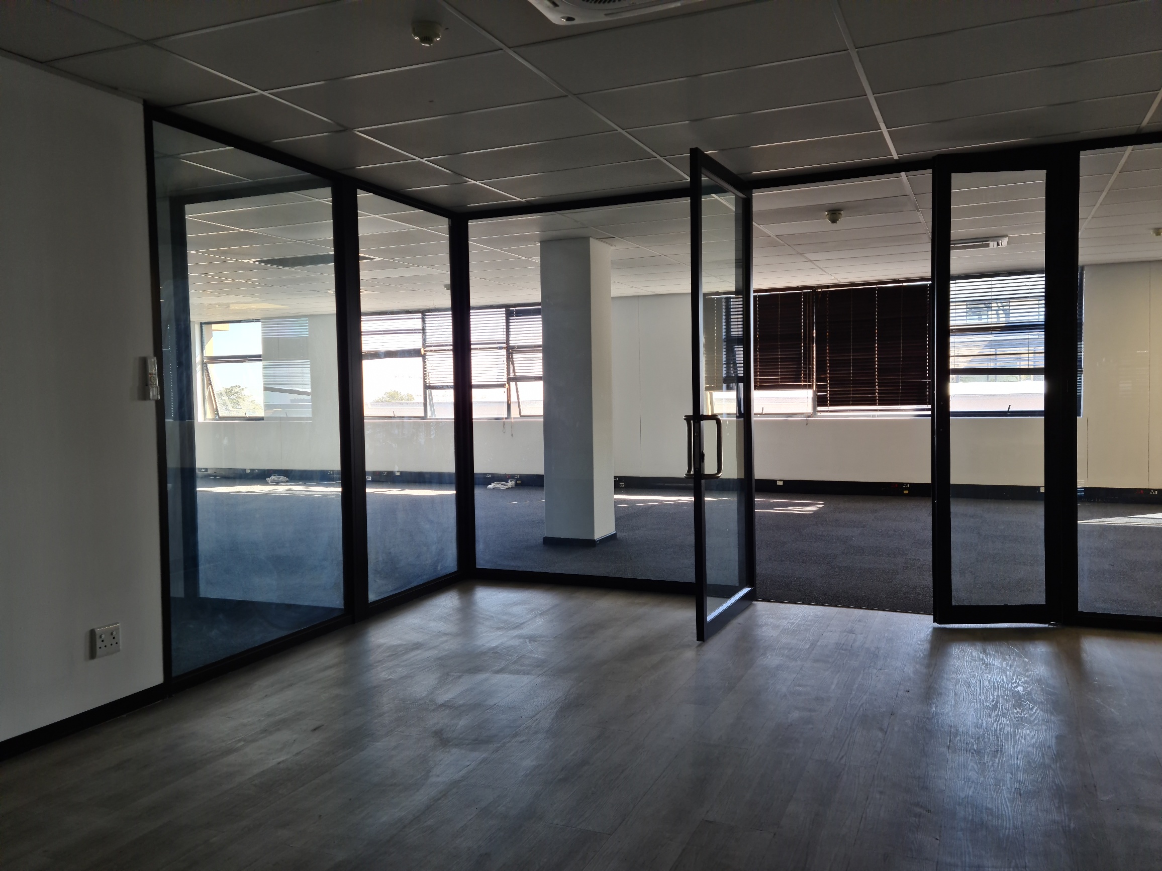 487m² Office Space to rent at Commerce Square in Sandhurst