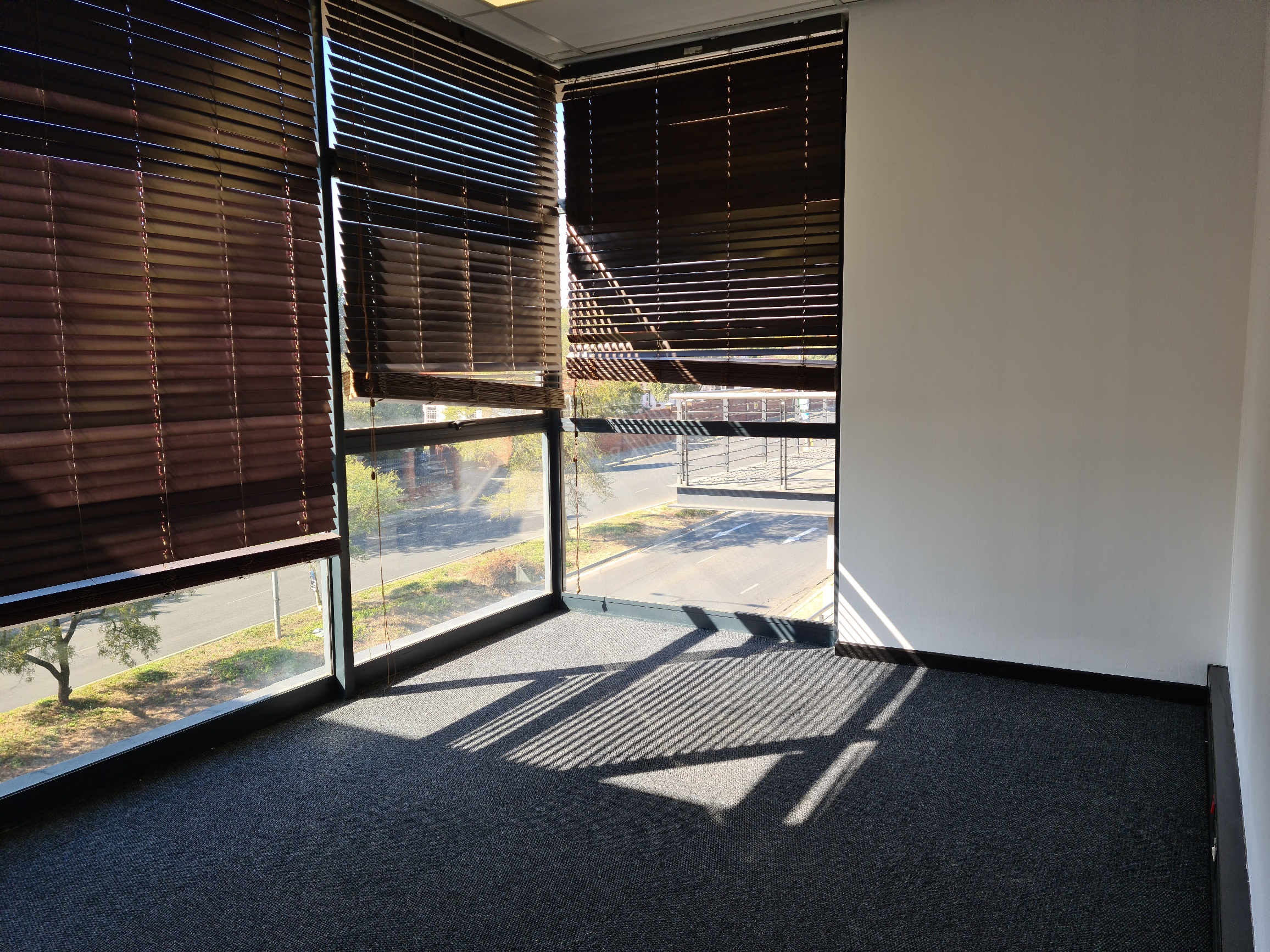 487m² Office Space to rent at Commerce Square in Sandhurst
