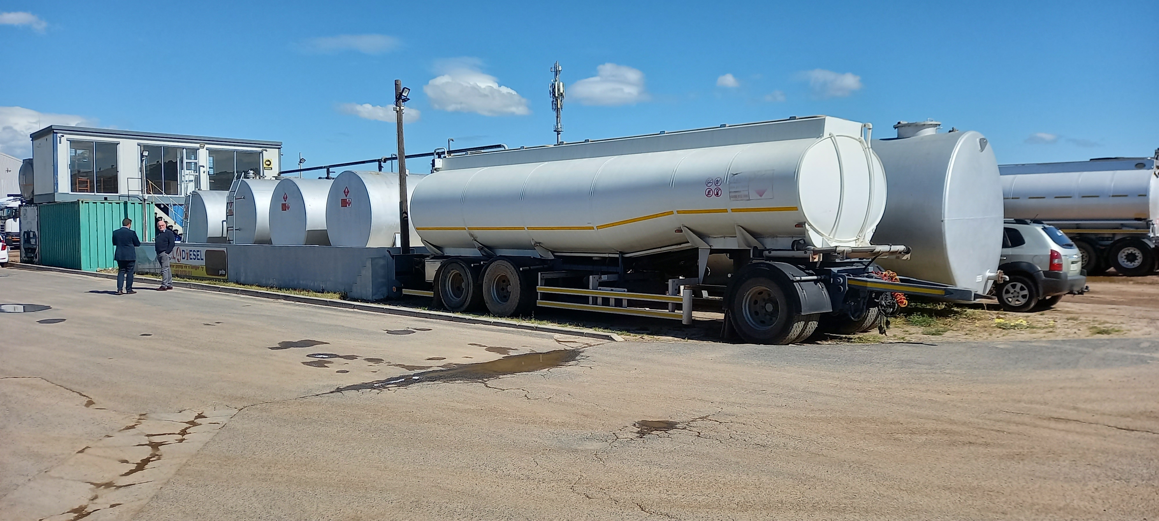 Warehouse to rent at Consani Industrial Park in Elsies River