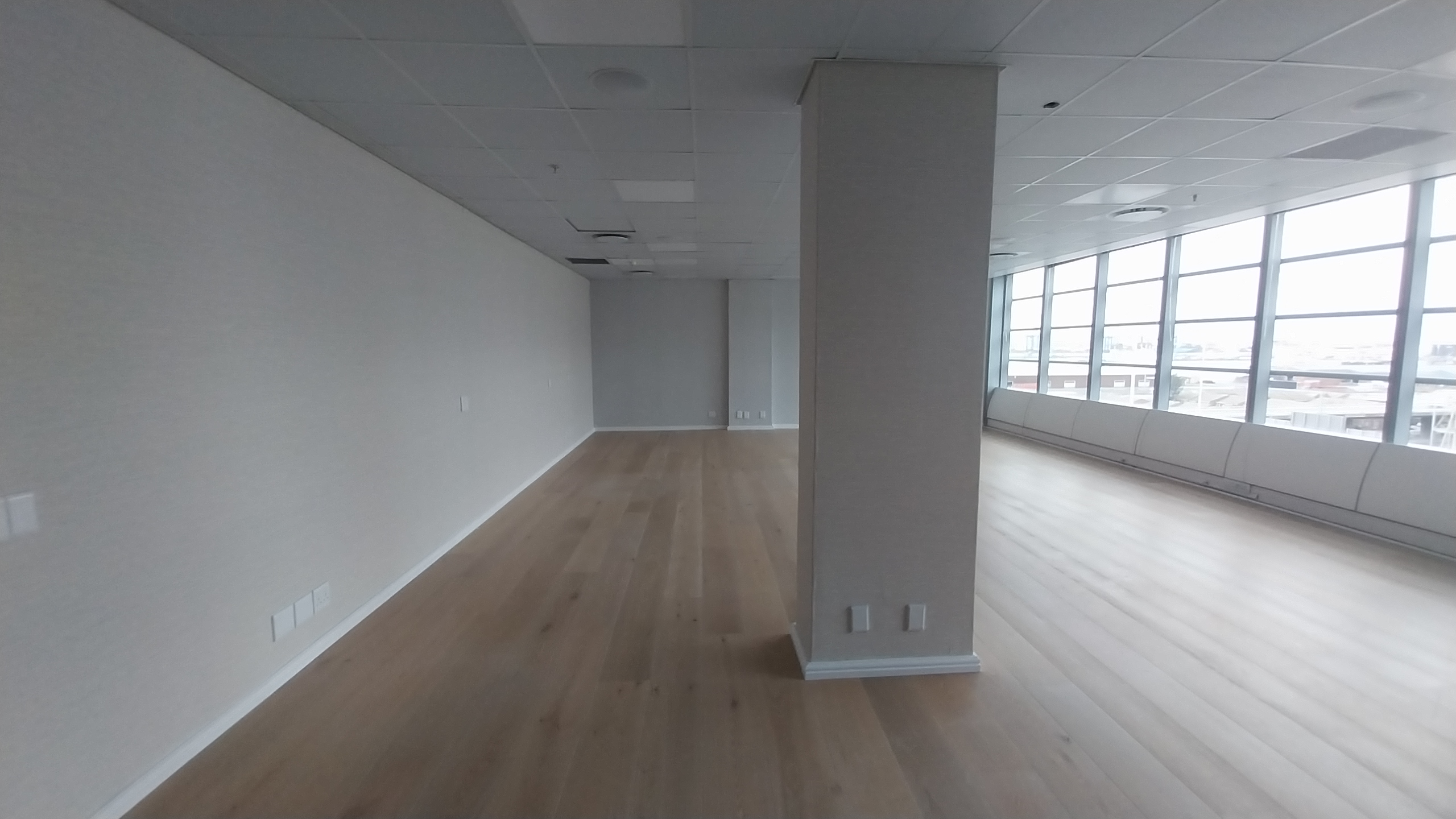 231m² Office Space to rent at Convention Tower in Foreshore