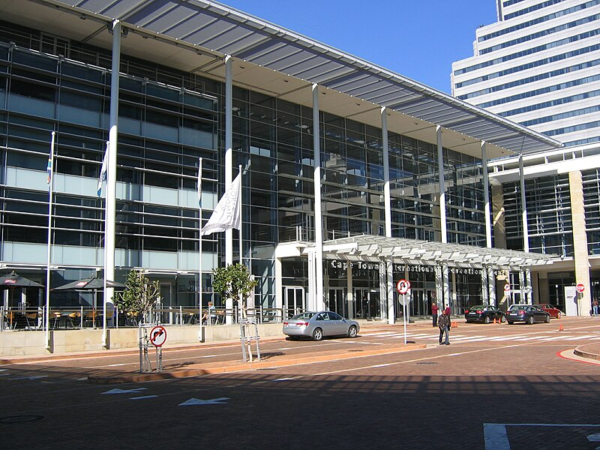 231m² Office Space to rent at Convention Tower in Foreshore