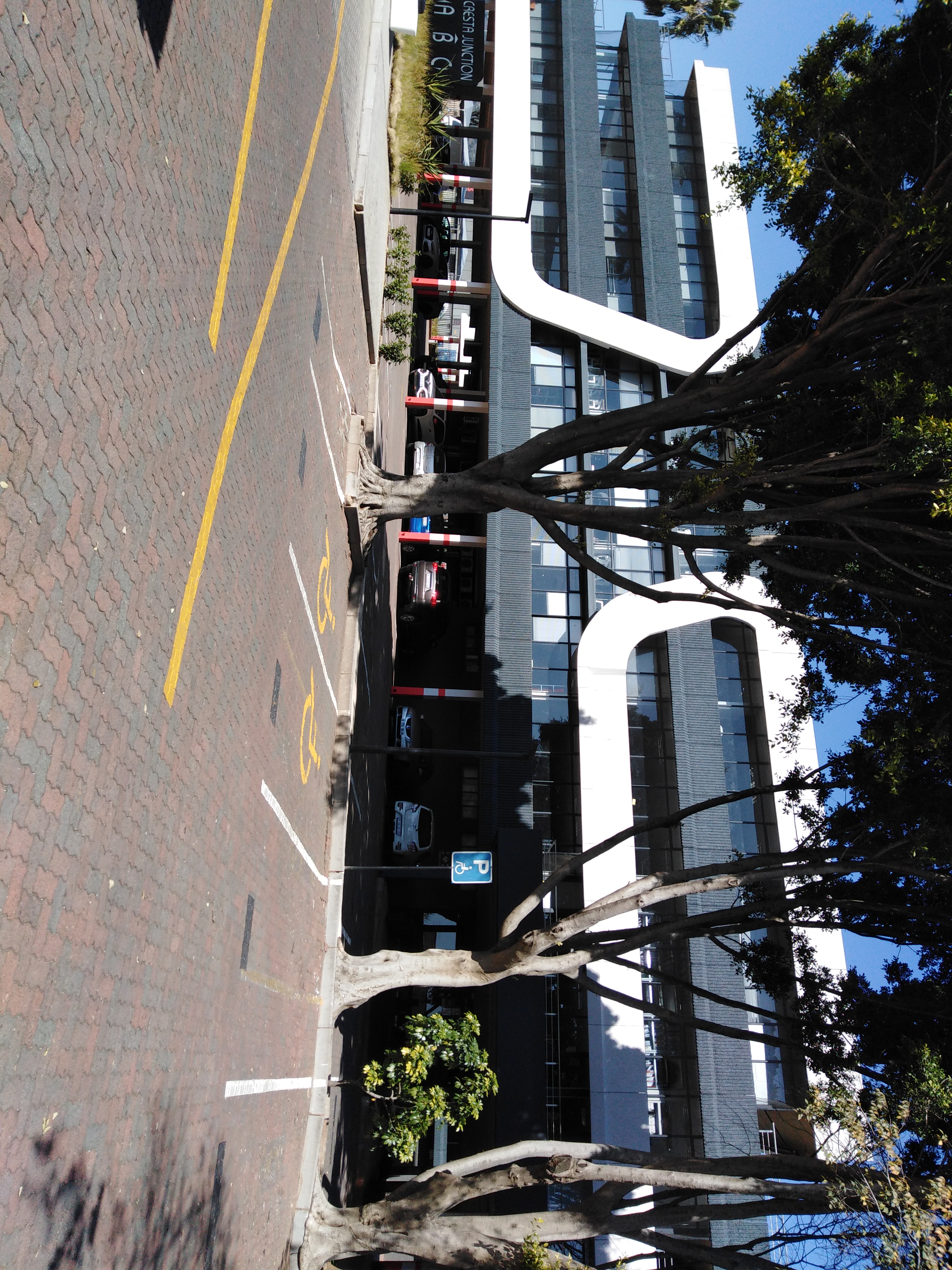 852m² Office Space to rent at Cresta Junction in Cresta