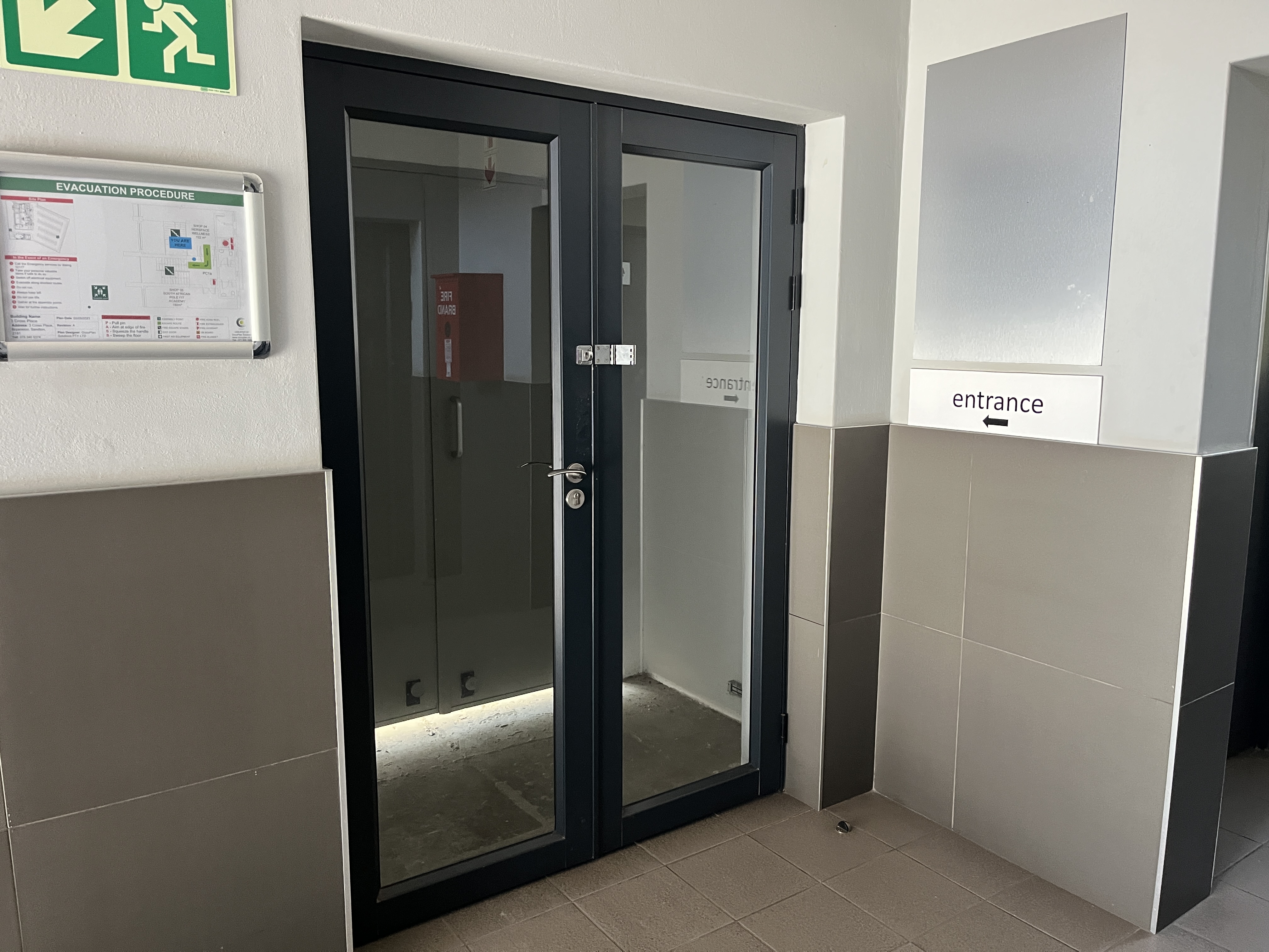 235m² Retail Shops to rent at Cross Place in Bryanston