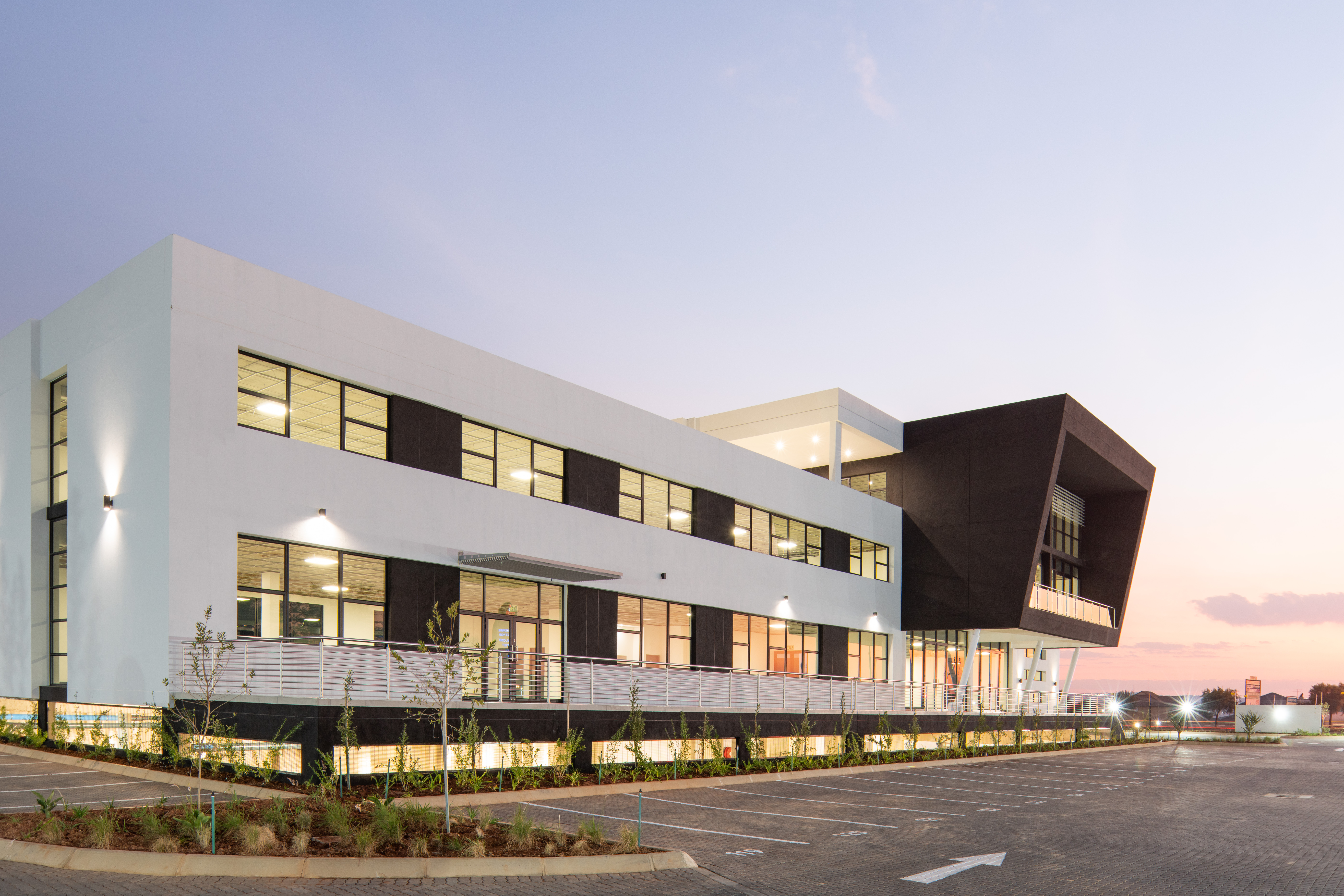 322m² Office Space to rent at Eagle Canyon Office Park in Randpark Ridge