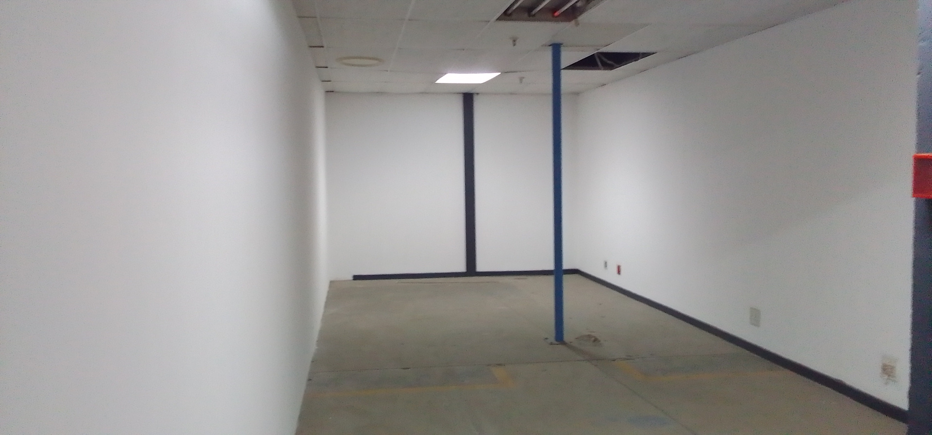 Warehouse to rent at Glomail Head Office in Vorna Valley