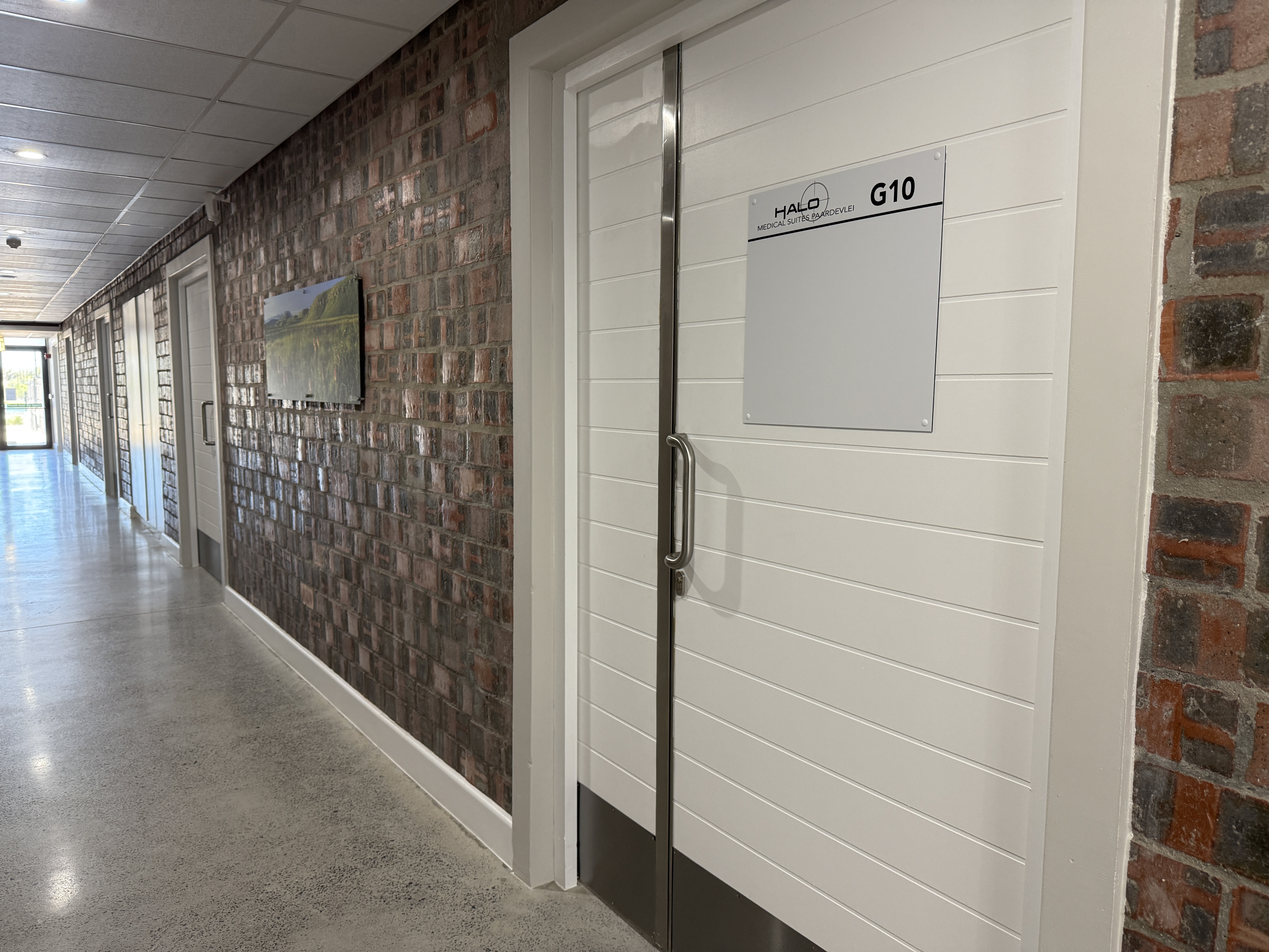 77m² Office Space to rent at Halo Medical Suites Paardevlei in Paardevlei