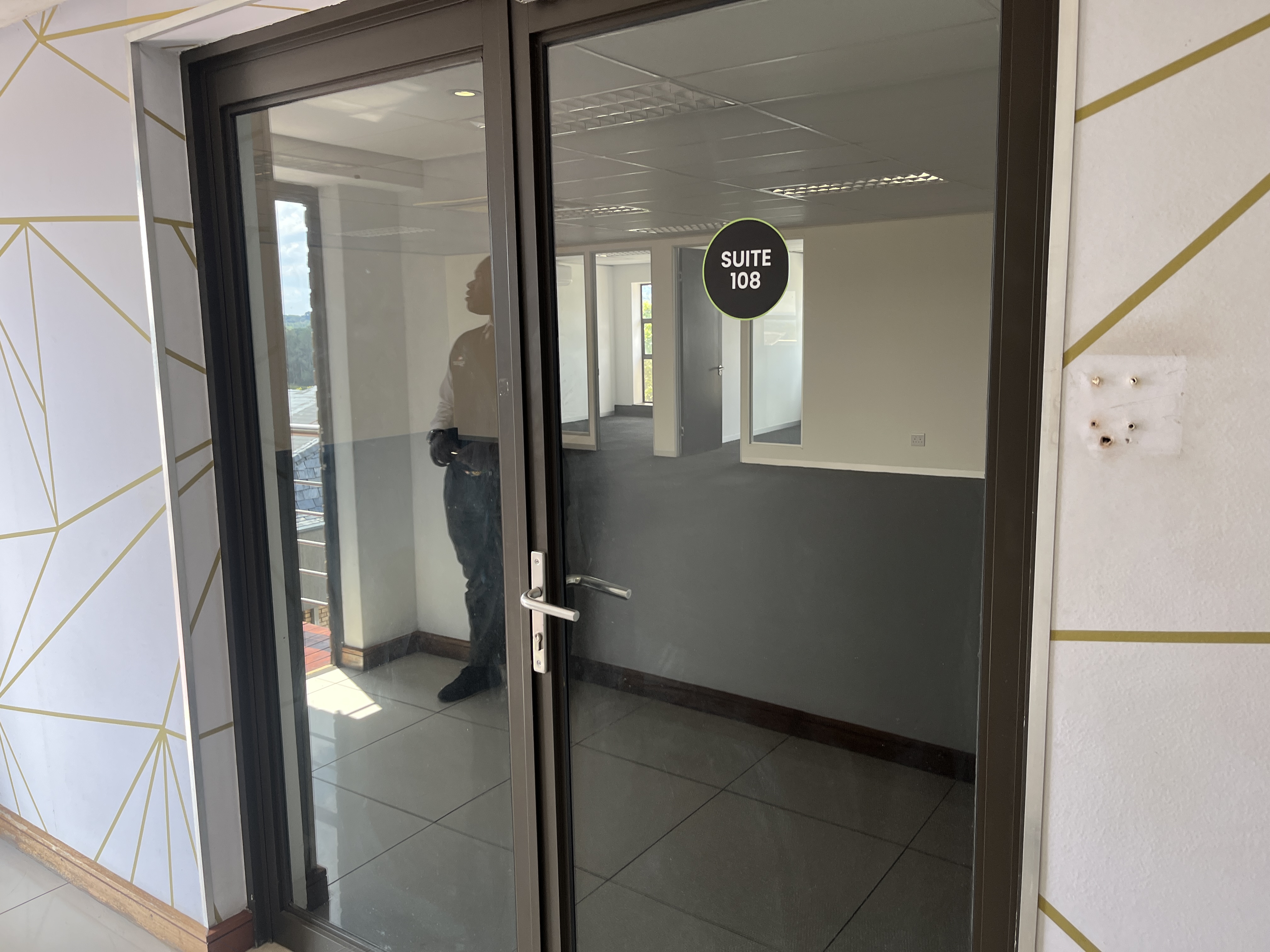 120m² Office Space to rent at Hurlingham Office Park in Hurlingham