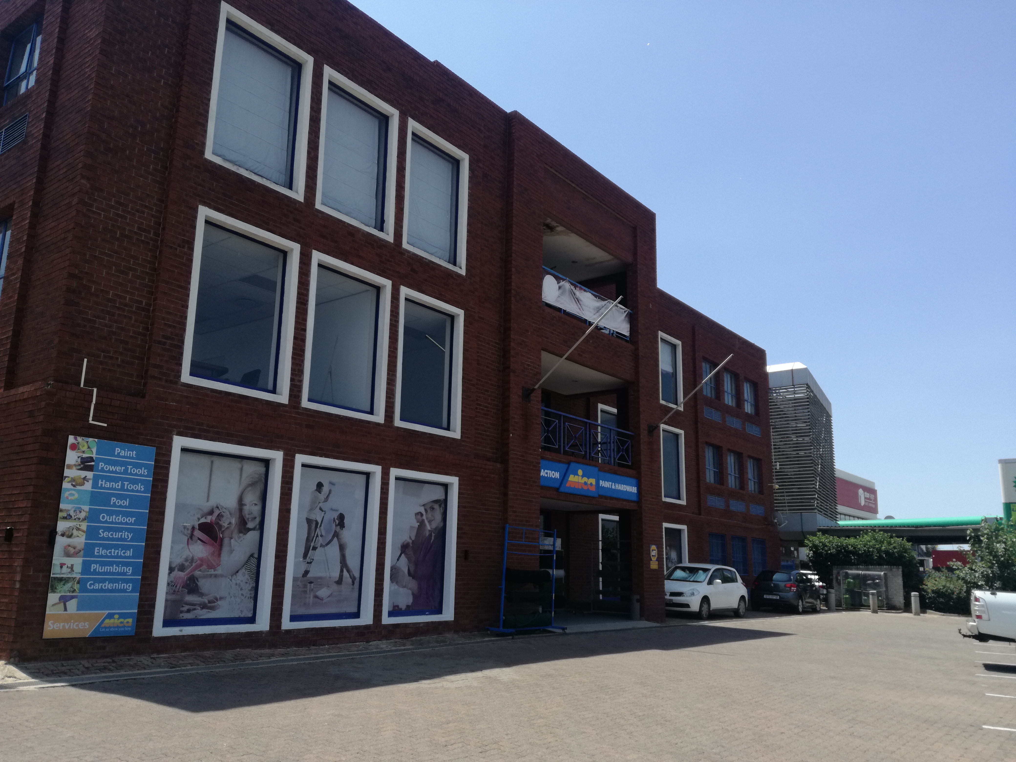 559m² Office Space to rent at Kensington B in Kensington B