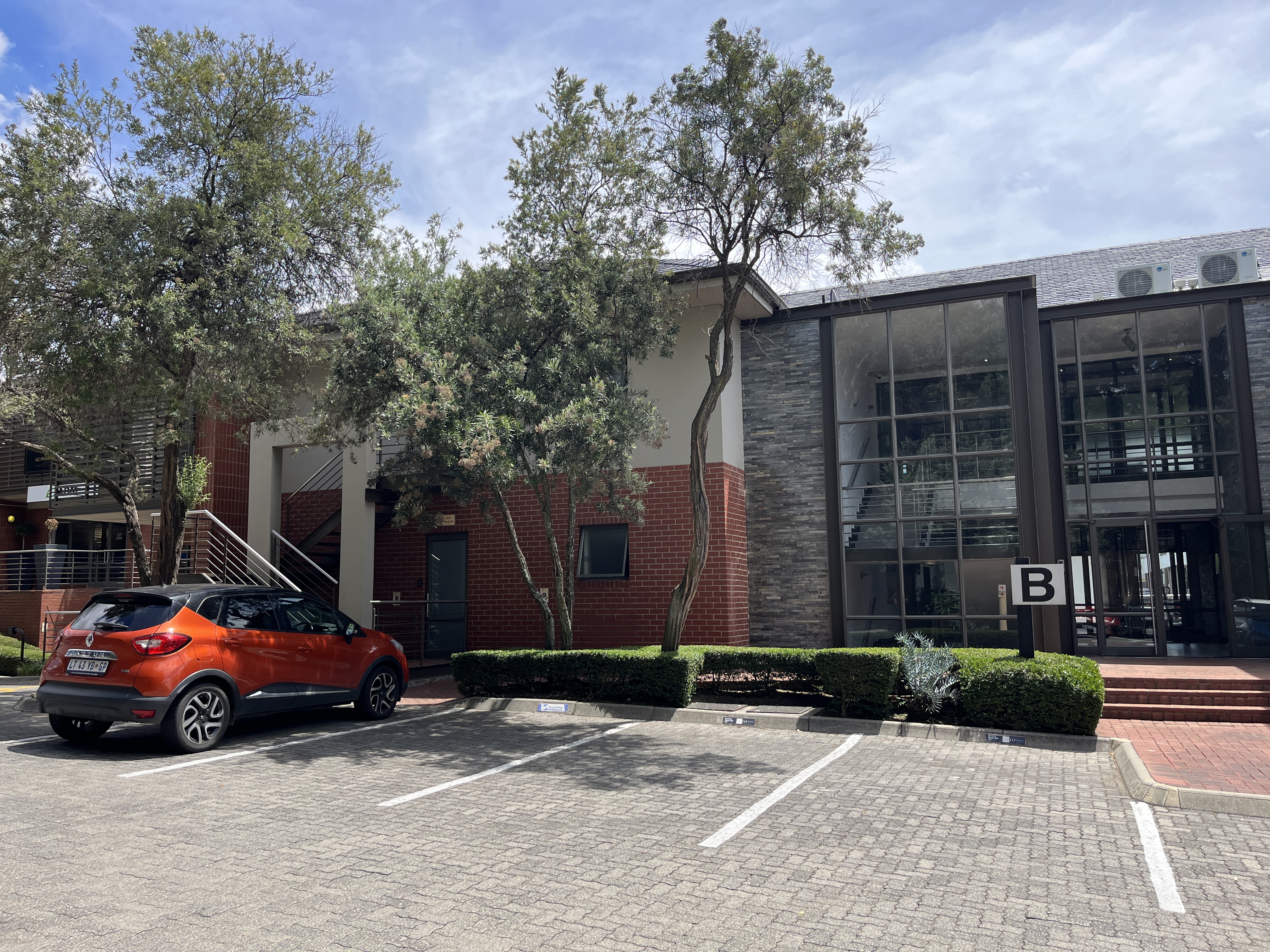 Office Space to rent at Little Fourways Office Park in Magaliessig