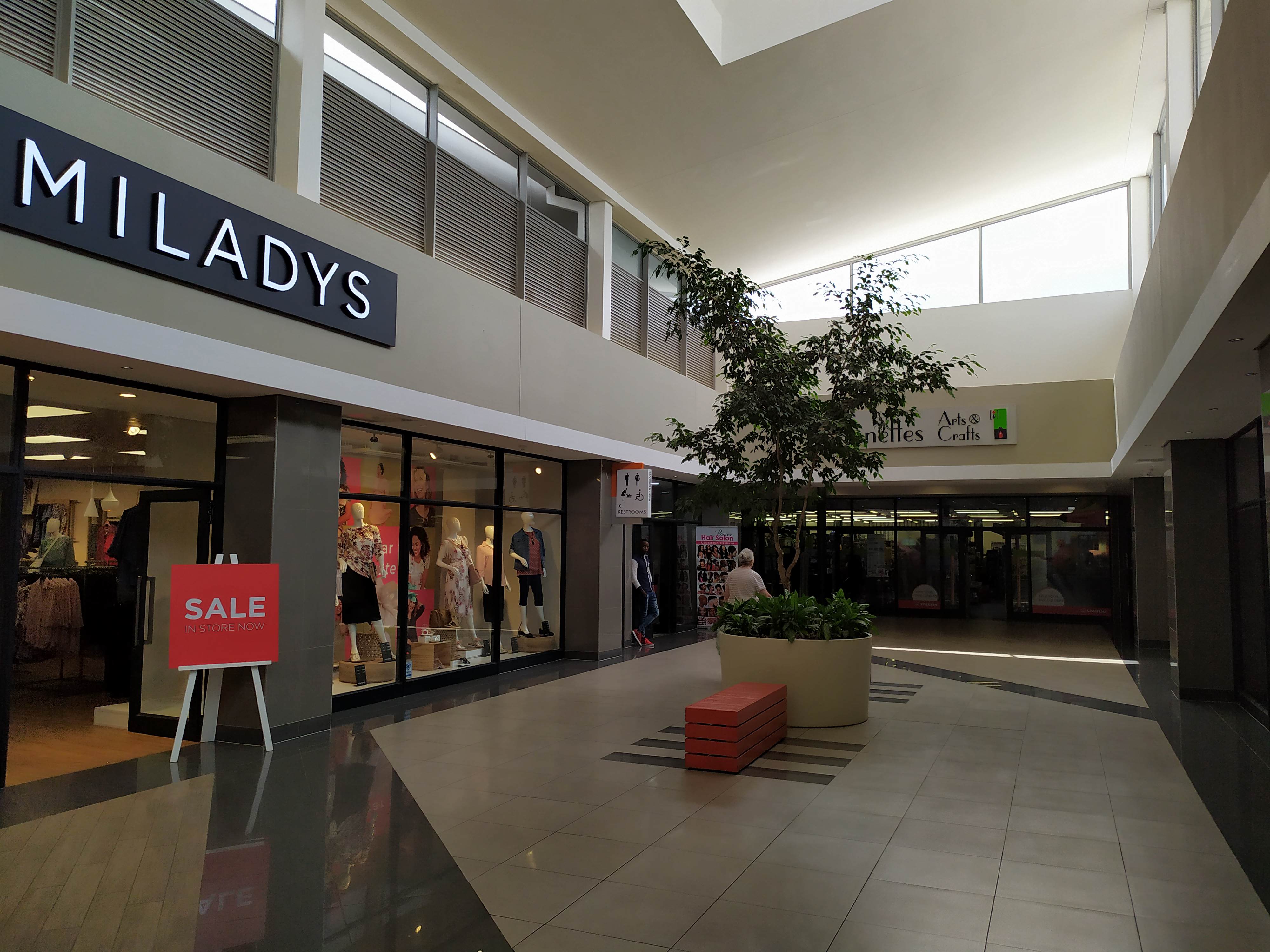 Retail Shops to rent at Lynnridge Mall in Lynnwood