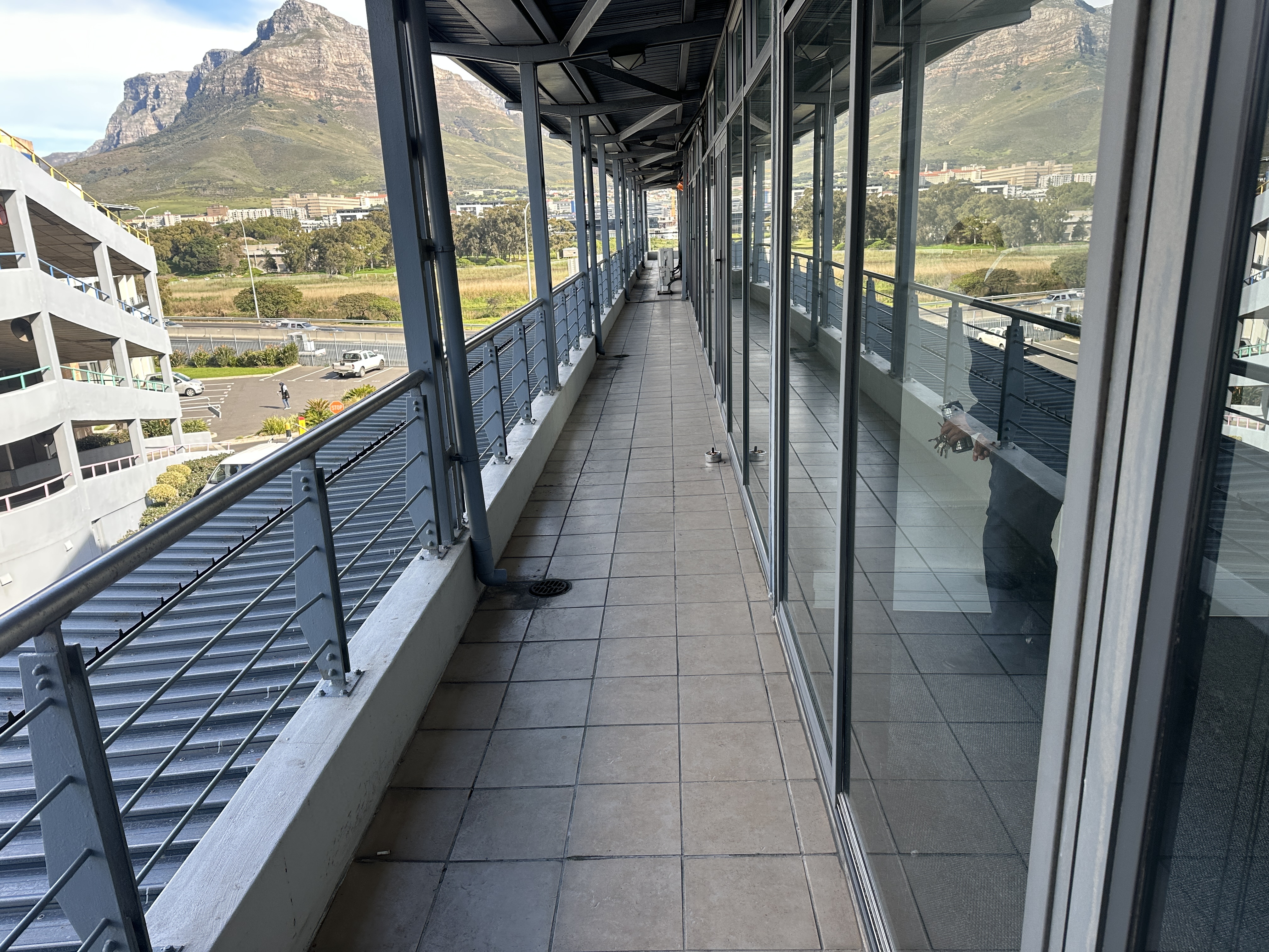 368m² Office Space to rent at M5 Business Park in Maitland