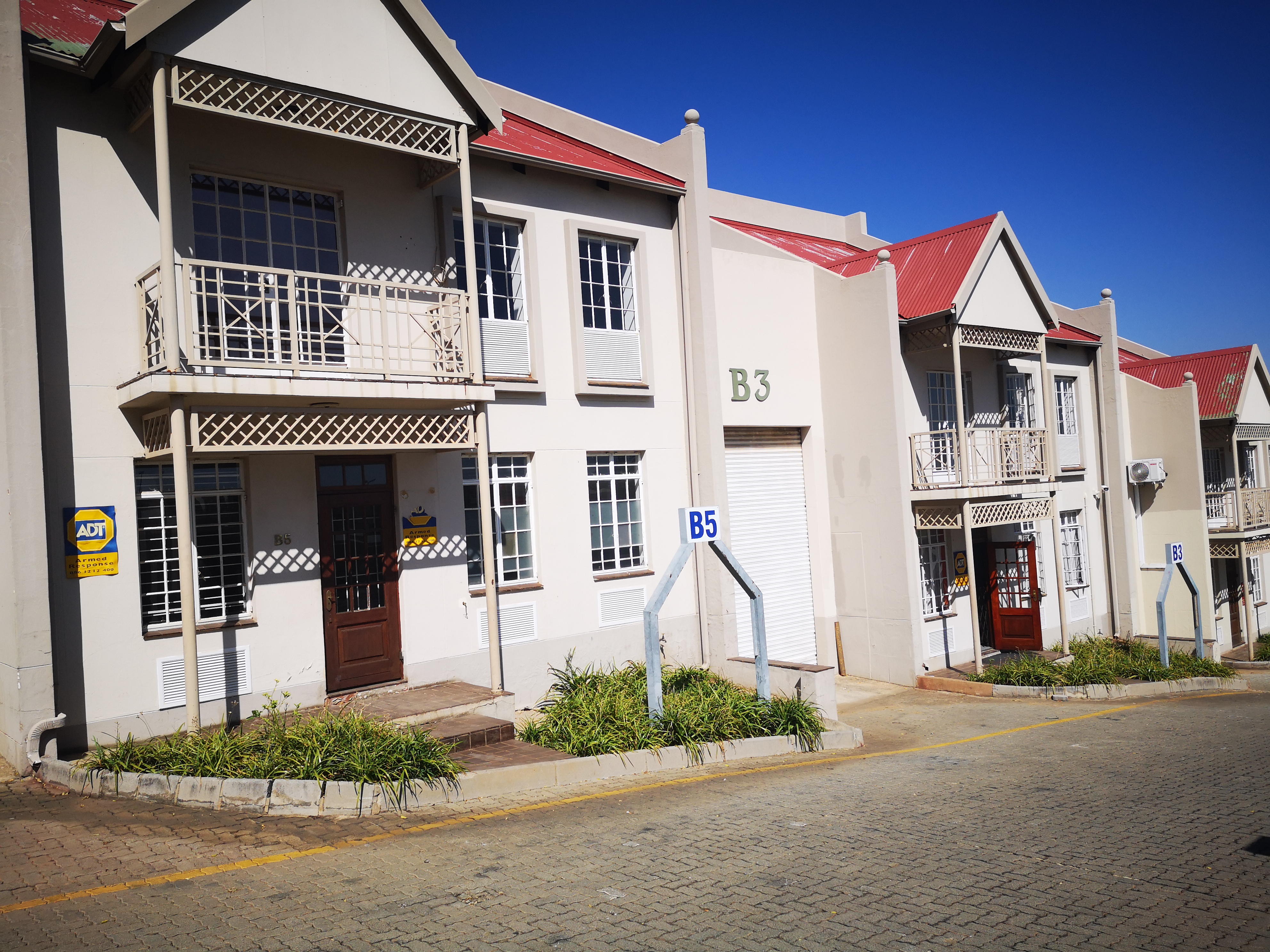 Warehouse to rent at Mount Royal Business Park in Halfway House