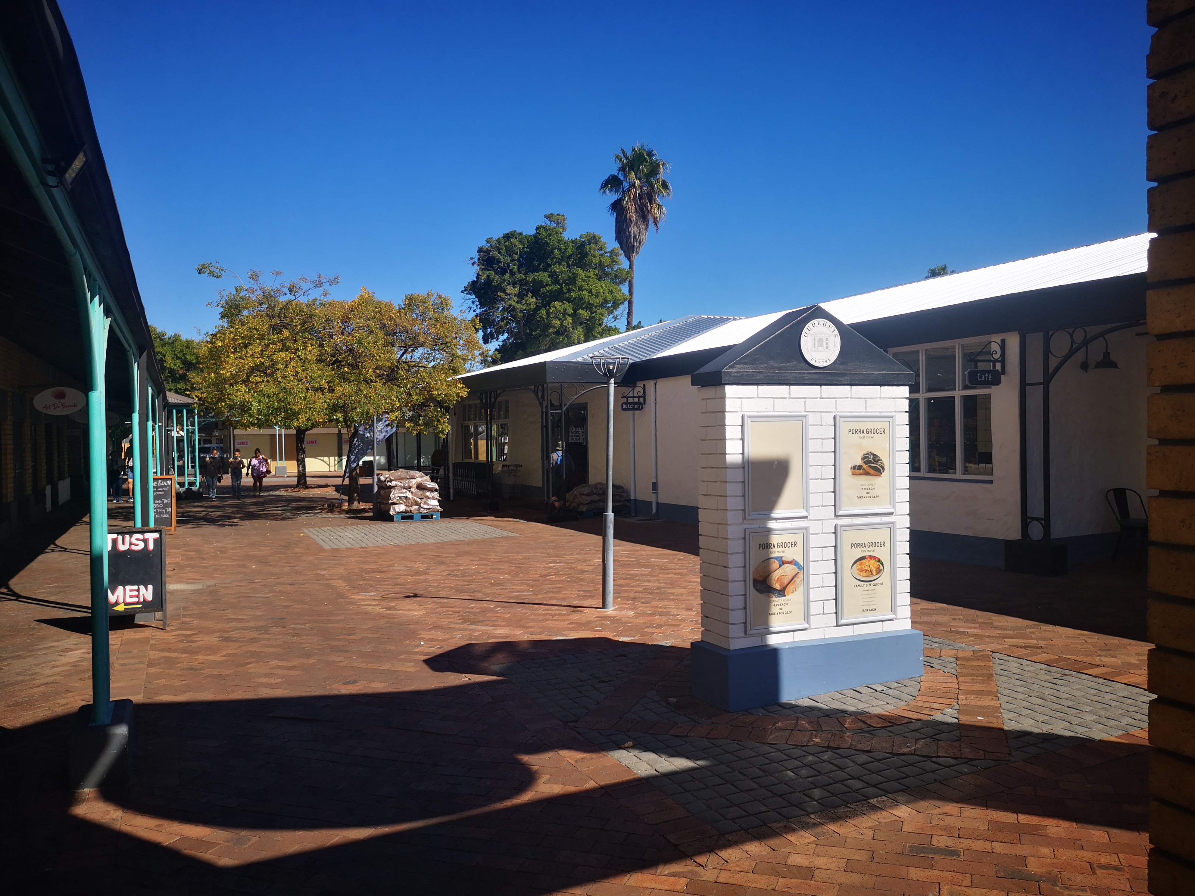 291m² Office Space to rent at Oudehuis Centre in Somerset West