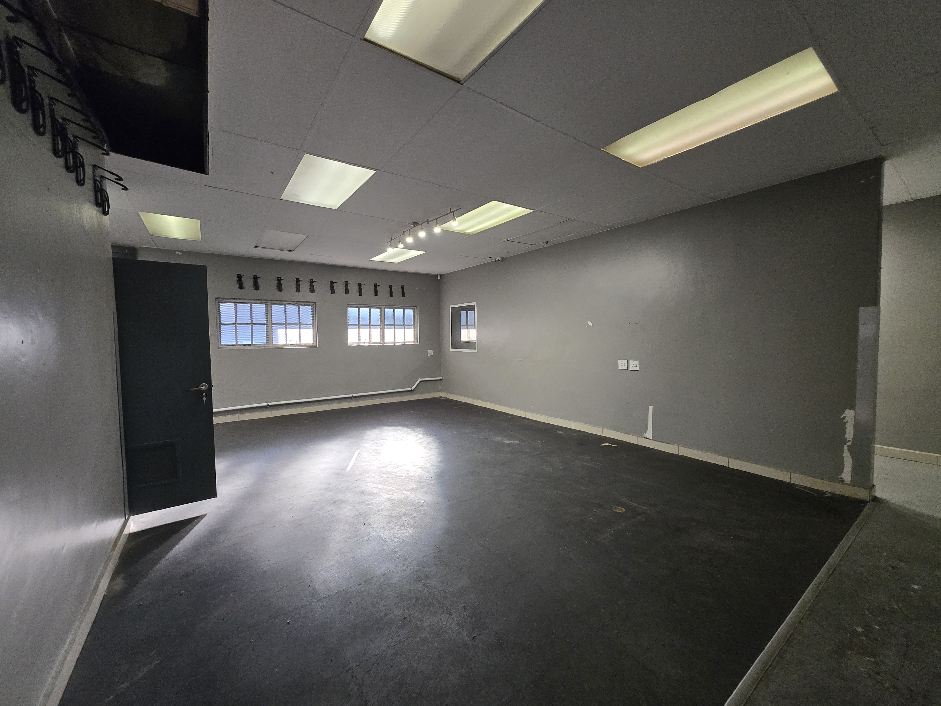 242m² Retail Shops to rent at Parkmore Square in Parkmore