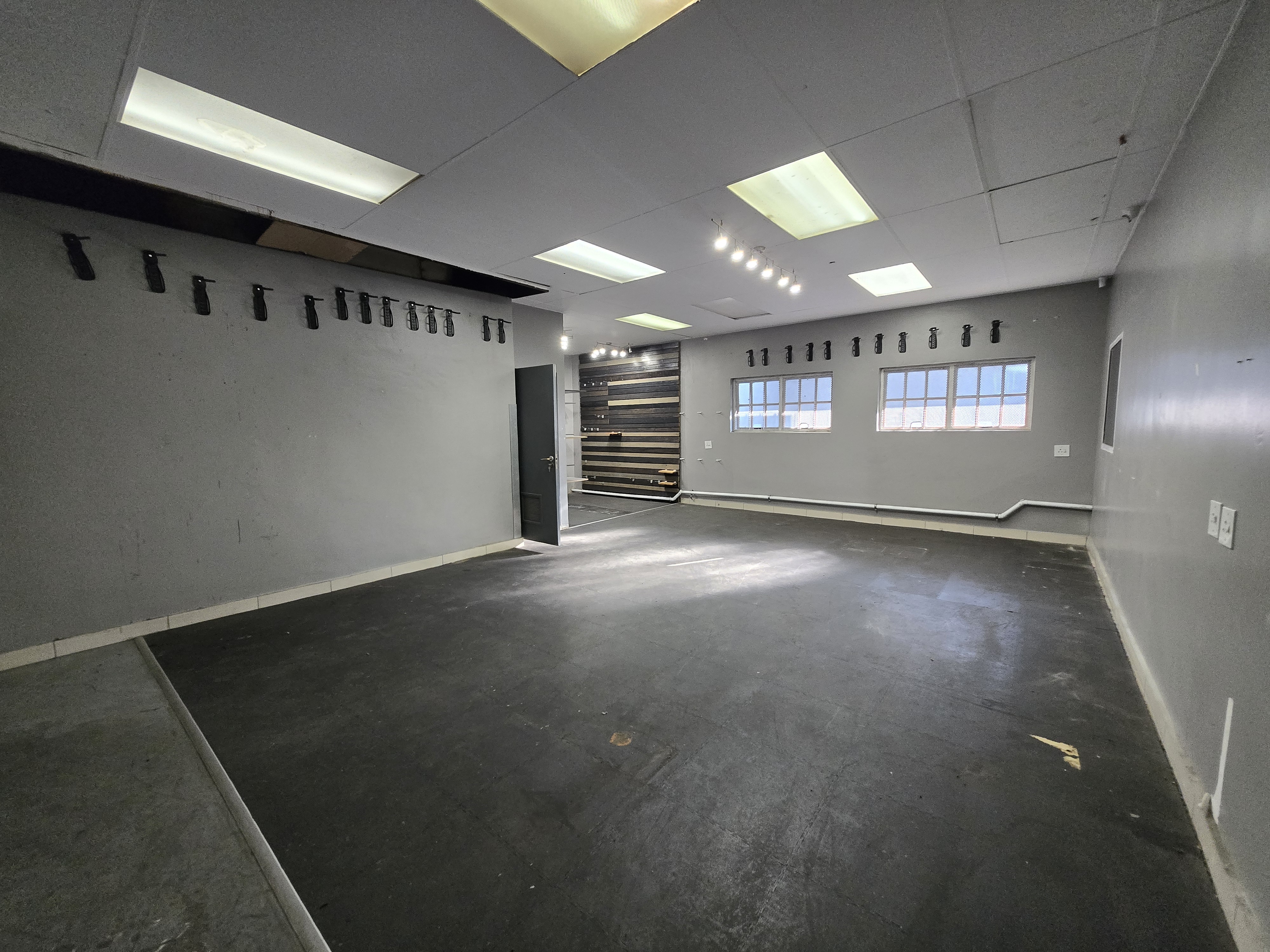242m² Retail Shops to rent at Parkmore Square in Parkmore