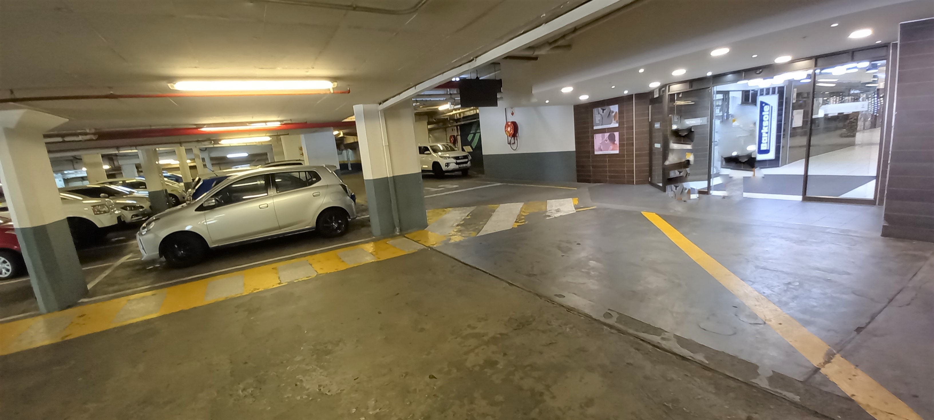 391m² Retail Shops to rent at Riverside Mall in Rondebosch