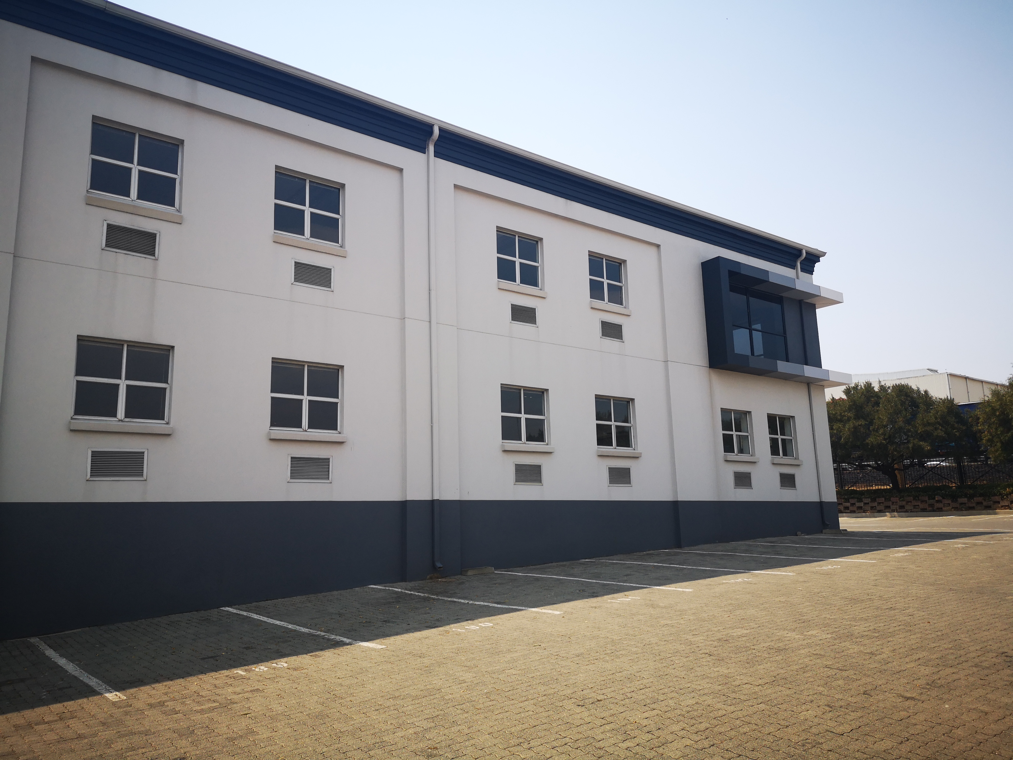 586m² Office Space to rent at Riverview Office Park (1 River Road) in Kyalami