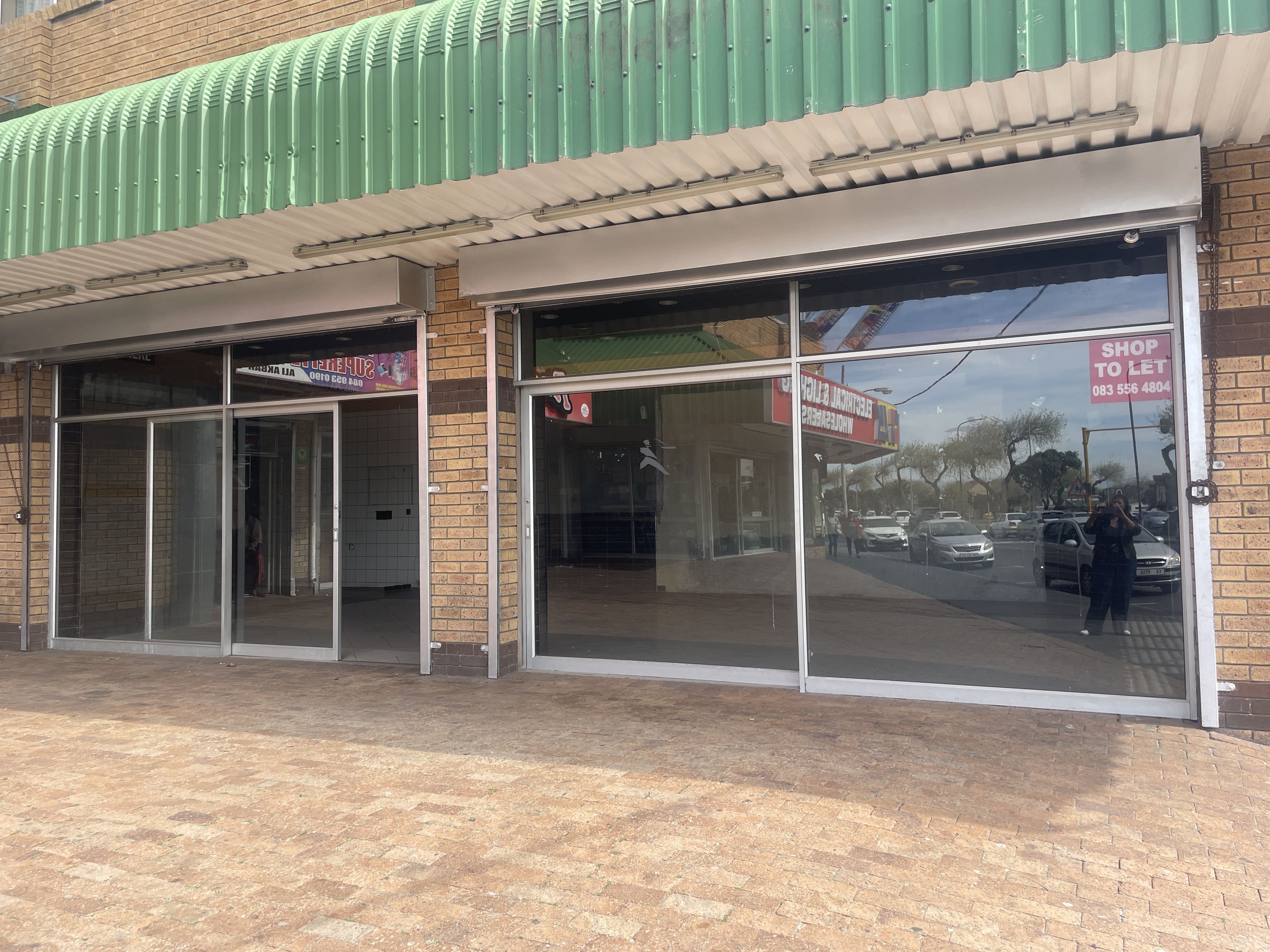 160m² Retail Shops to rent at Royker Centre in Athlone
