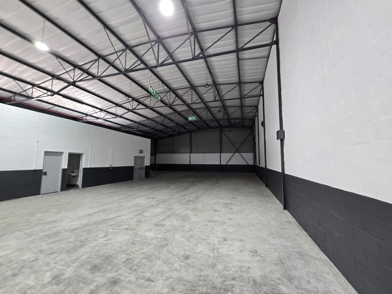 Warehouse to rent at Sapphire Business Park in Bellville South Industria