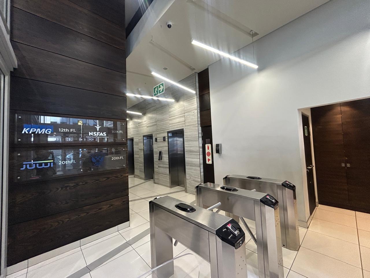 1 660m² Office Space to rent at The Halyard in Foreshore
