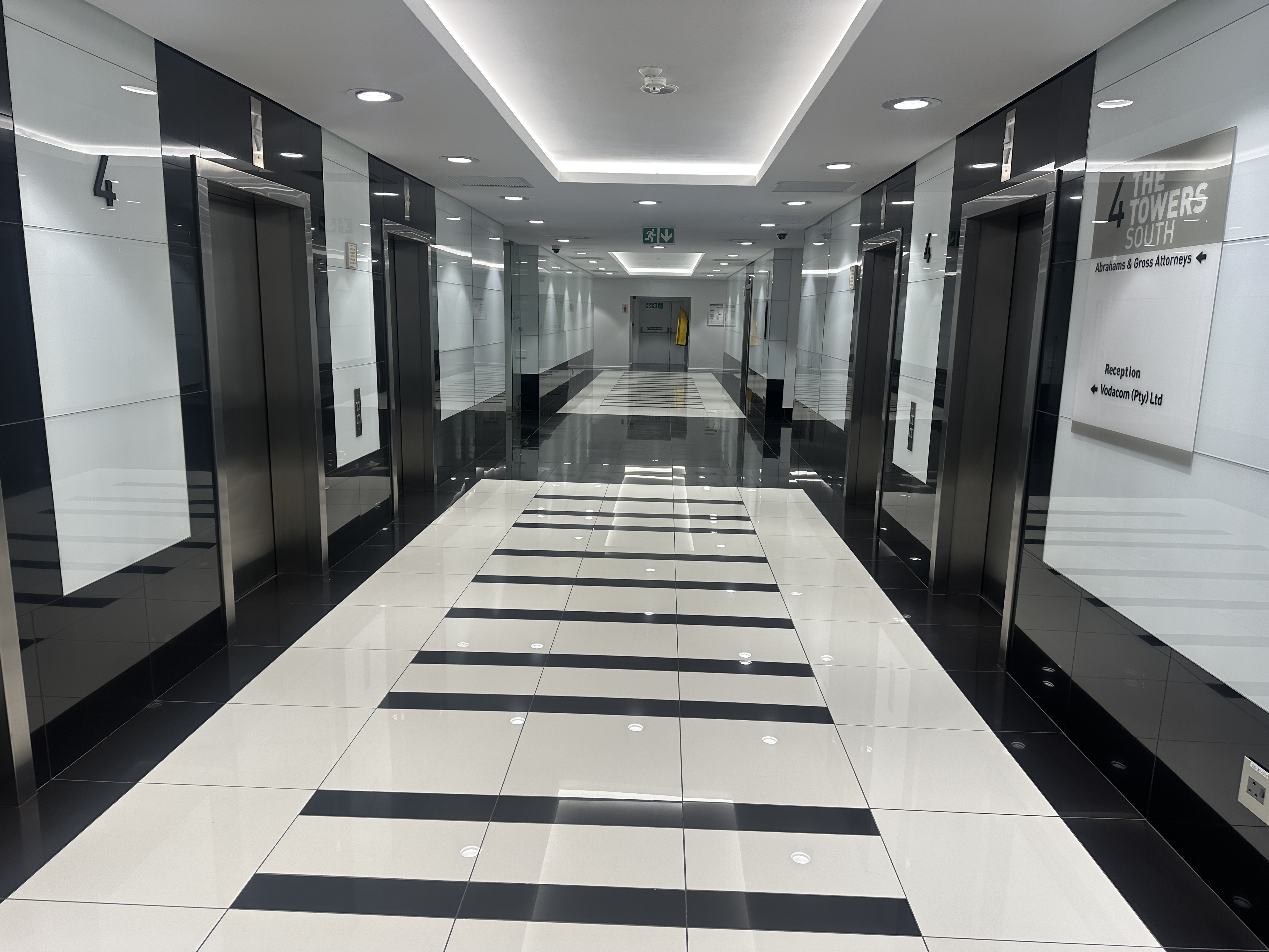 950m² Office Space to rent at The Towers  - Ex Standard Bank Centre in Cape Town CBD