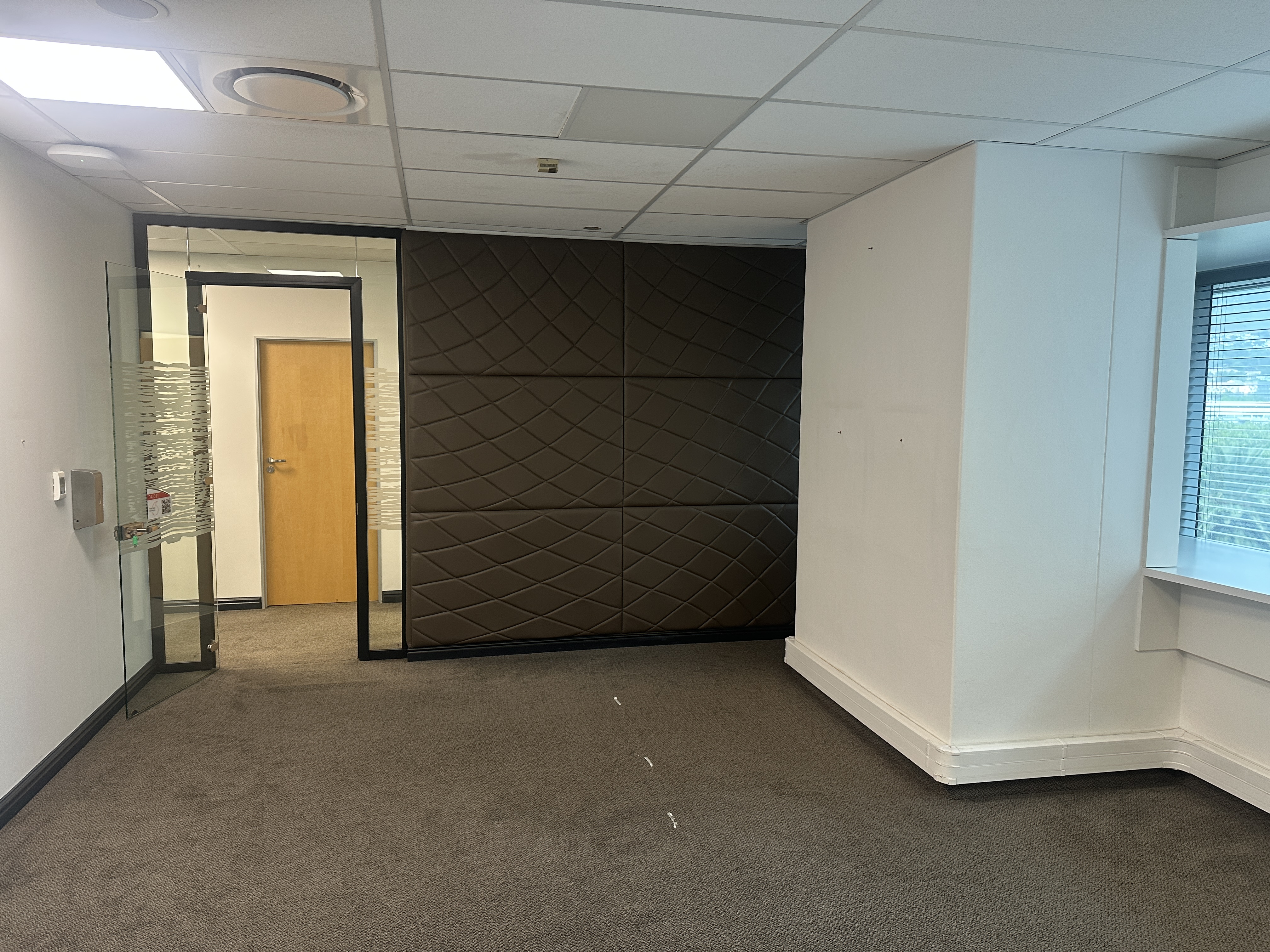 950m² Office Space to rent at The Towers  - Ex Standard Bank Centre in Cape Town CBD