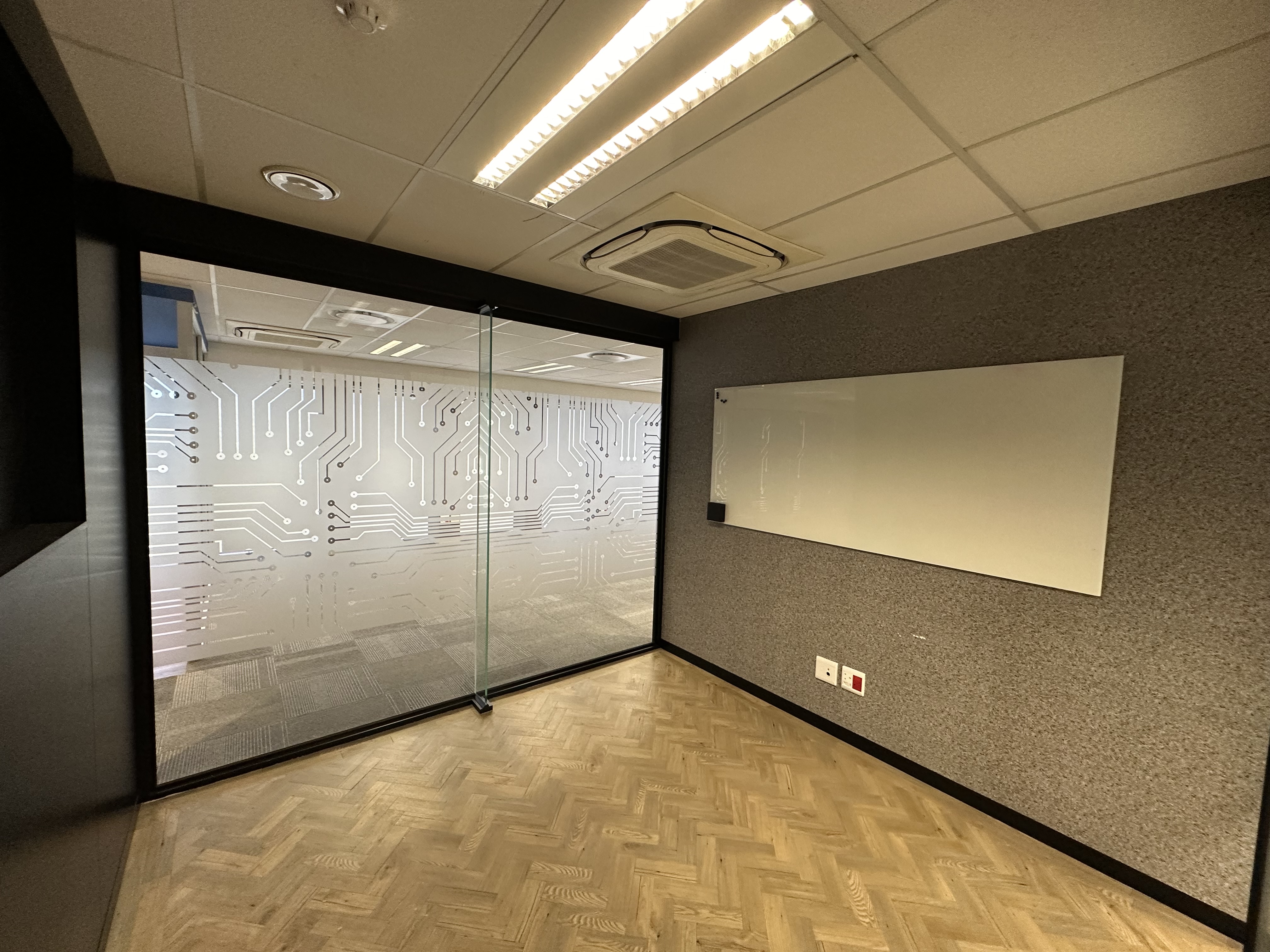 762m² Office Space to rent at Thomas Pattullo in Foreshore