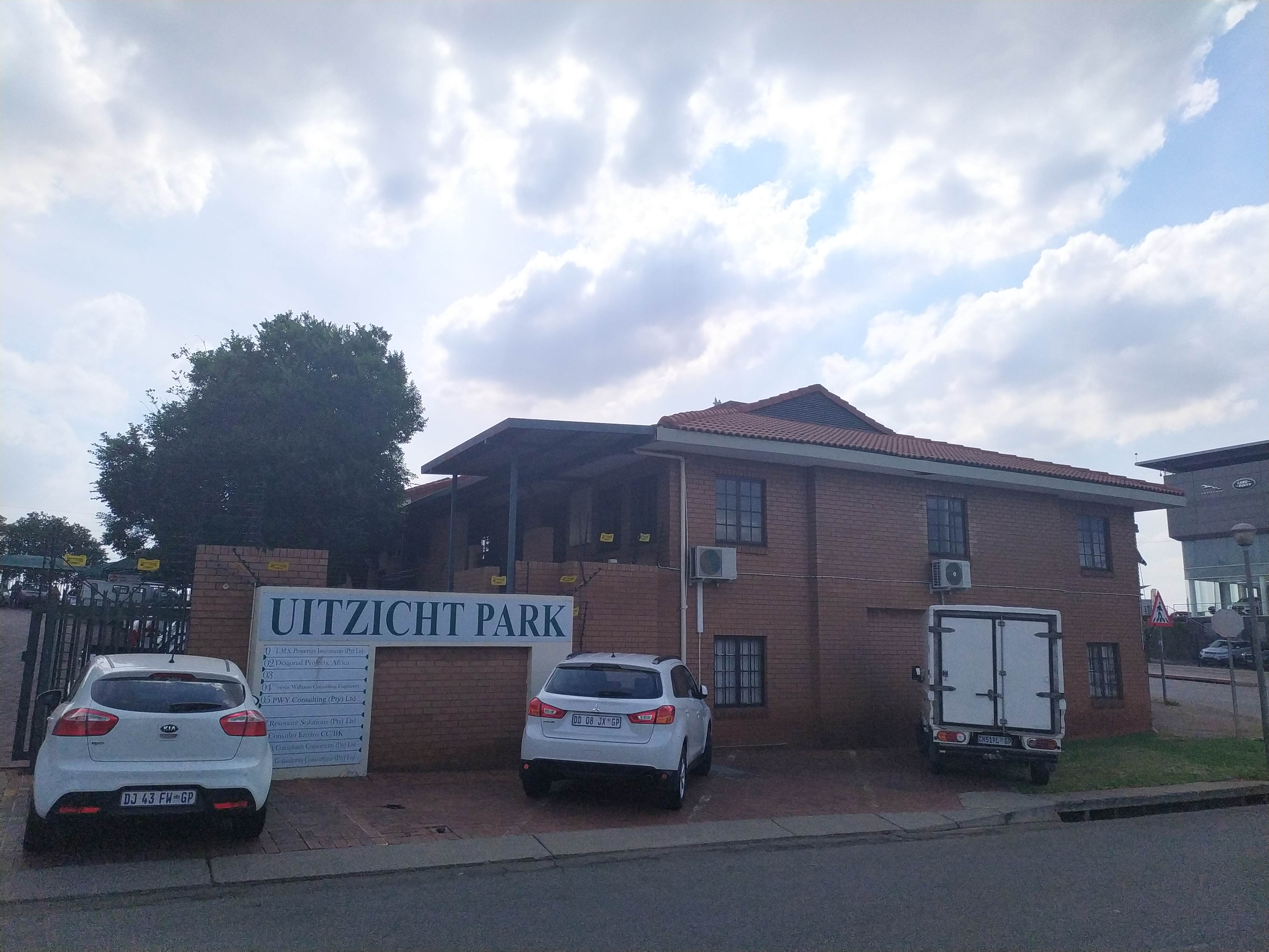 101m² Office Space to rent at Uitzicht Park in Highveld