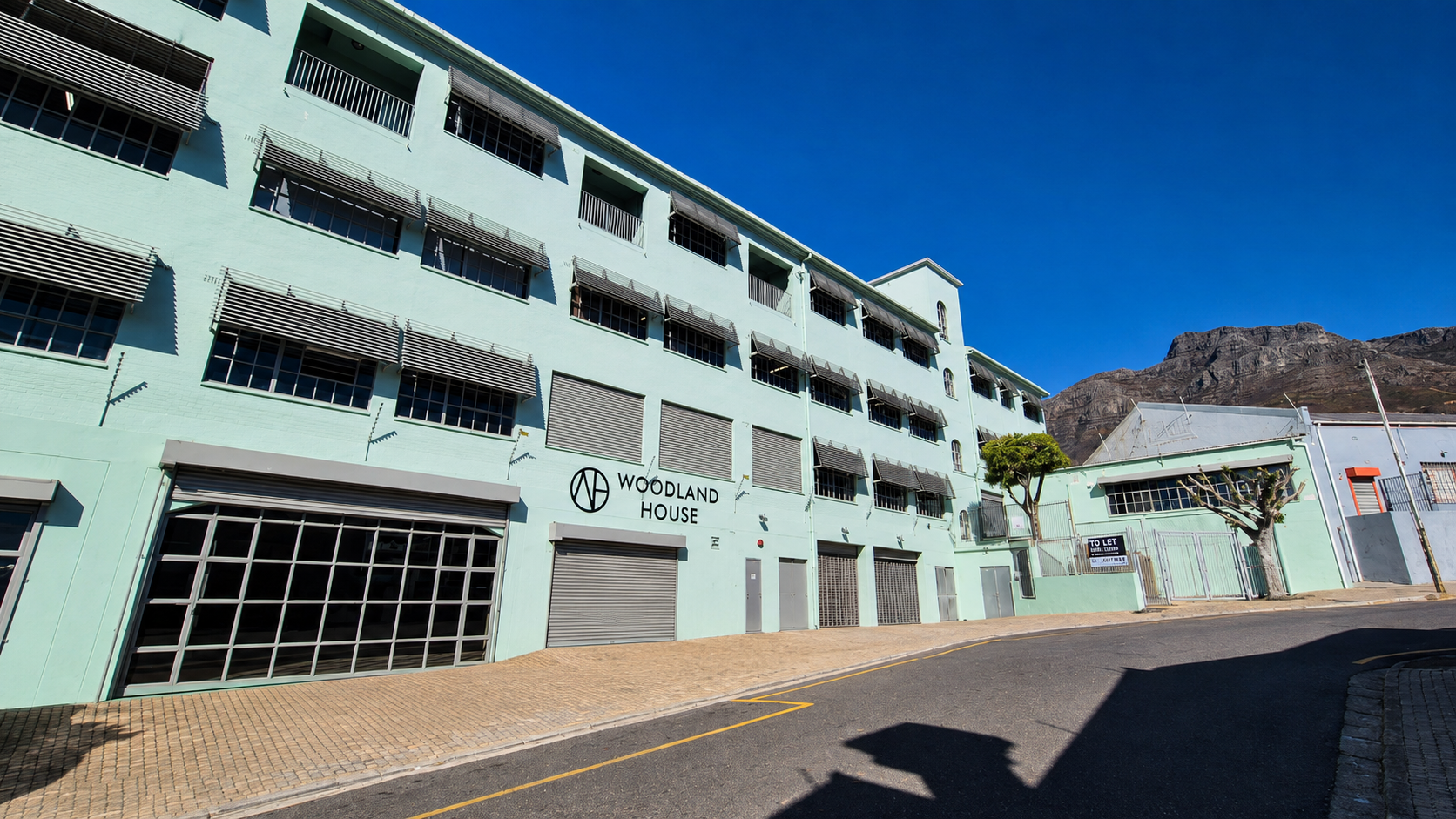 164m² Office Space to rent at Woodland House in Woodstock