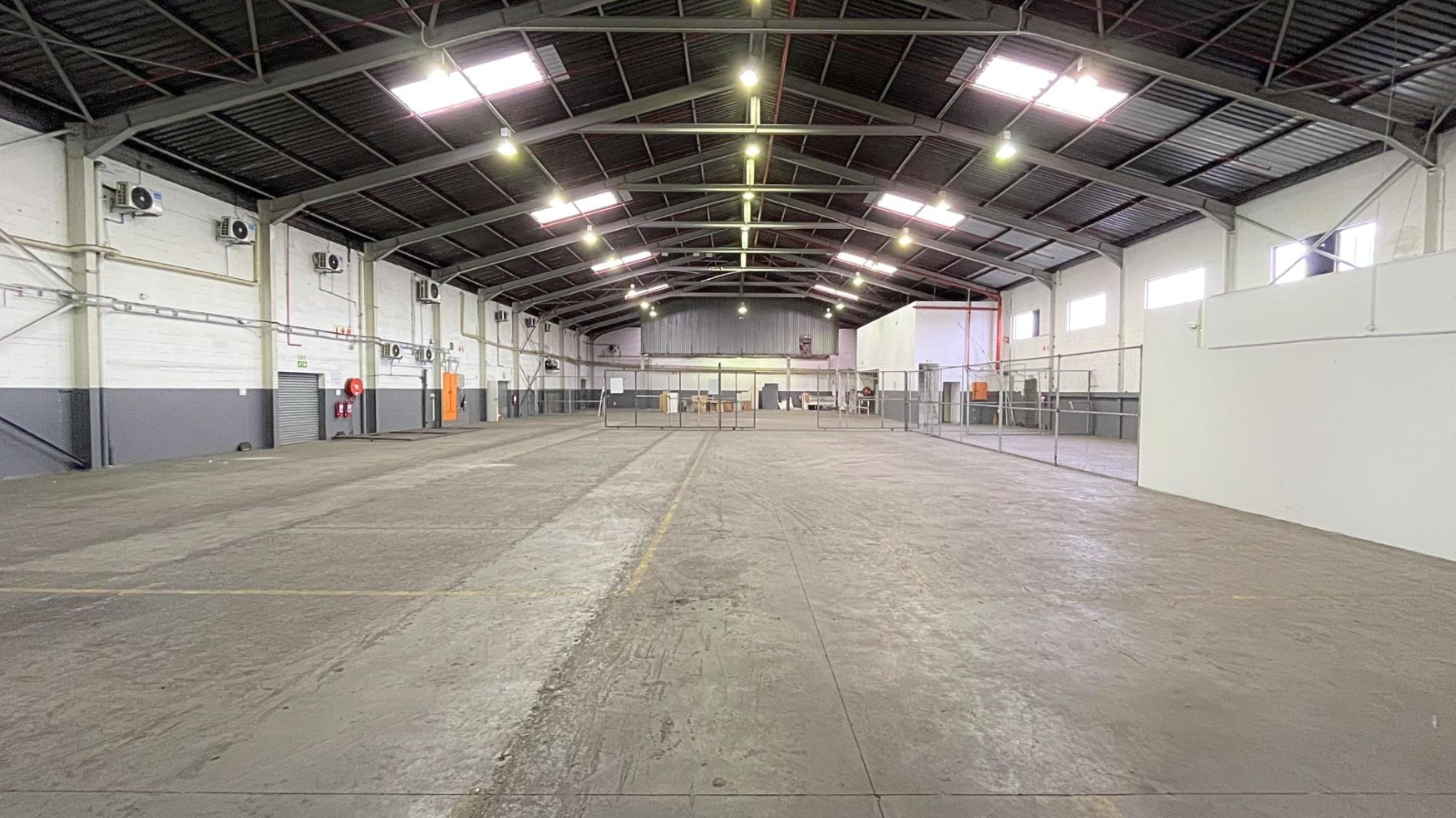 Warehouse to rent at 115 Manhattan Street in Airport Industria