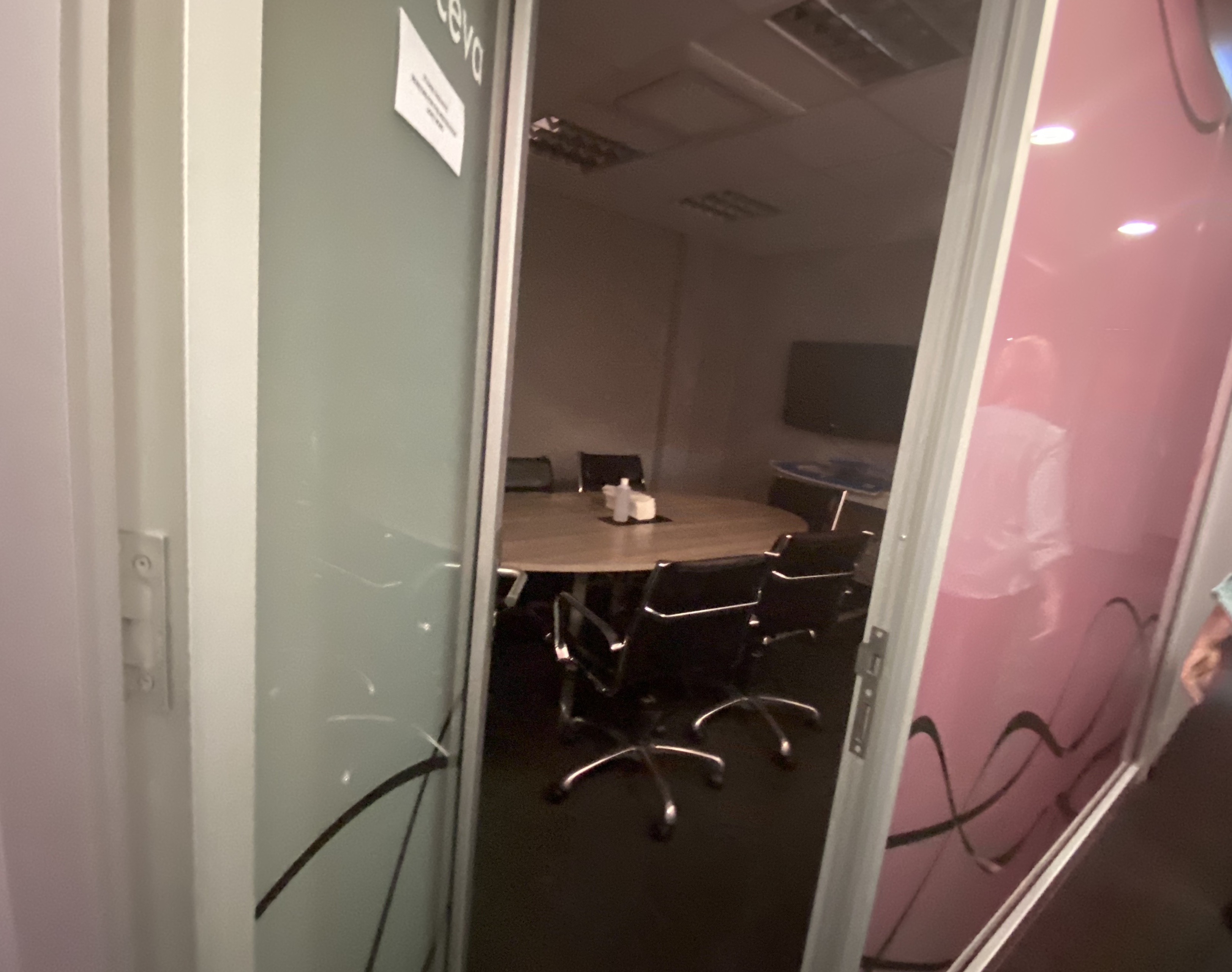963m² Office Space to rent at 18 Skeen Boulevard in Bedfordview