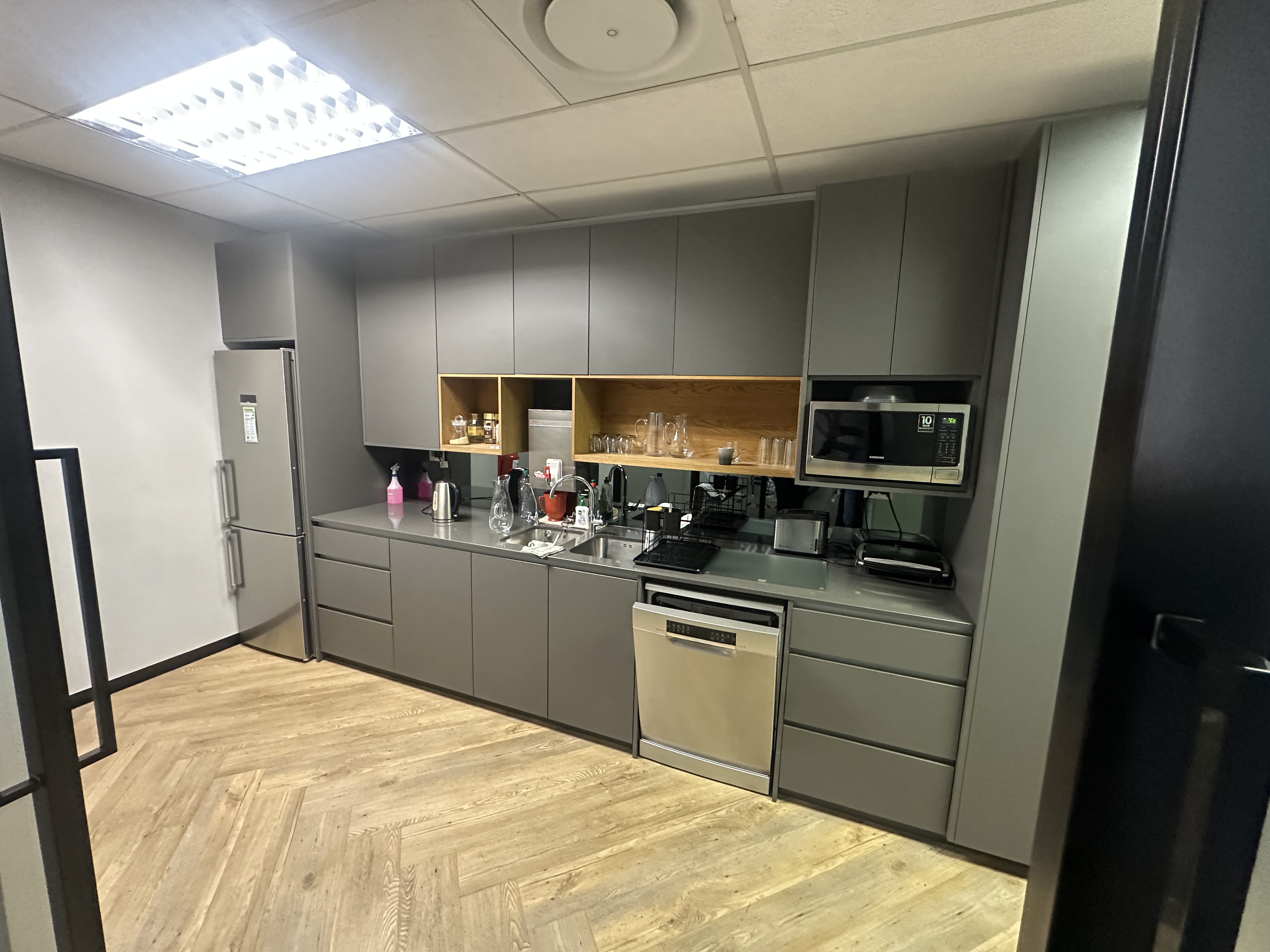 799m² Office Space to rent at 2 Long Street in Cape Town CBD