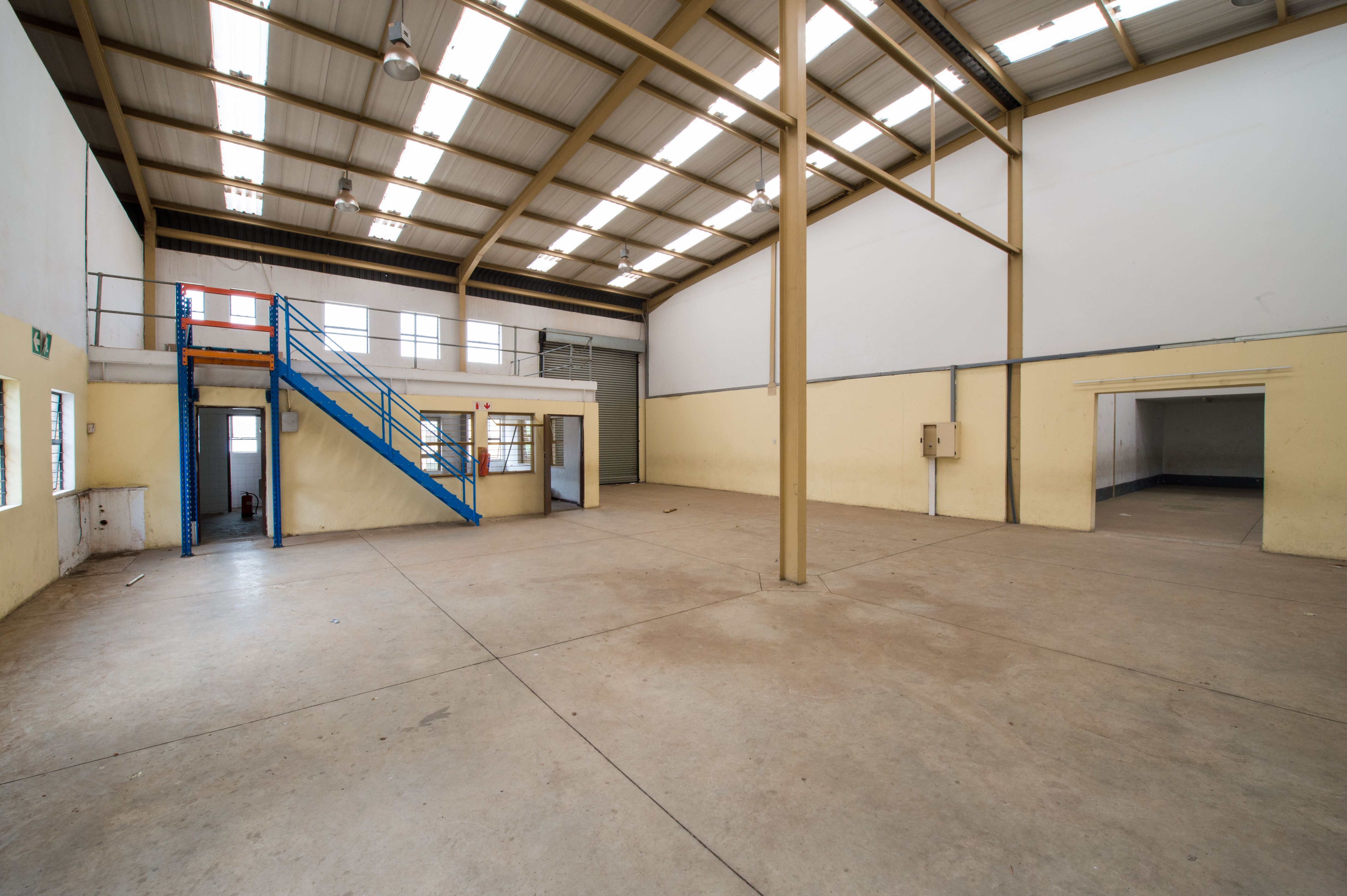 Warehouse to rent at 25 Superior Close in Midridge Park