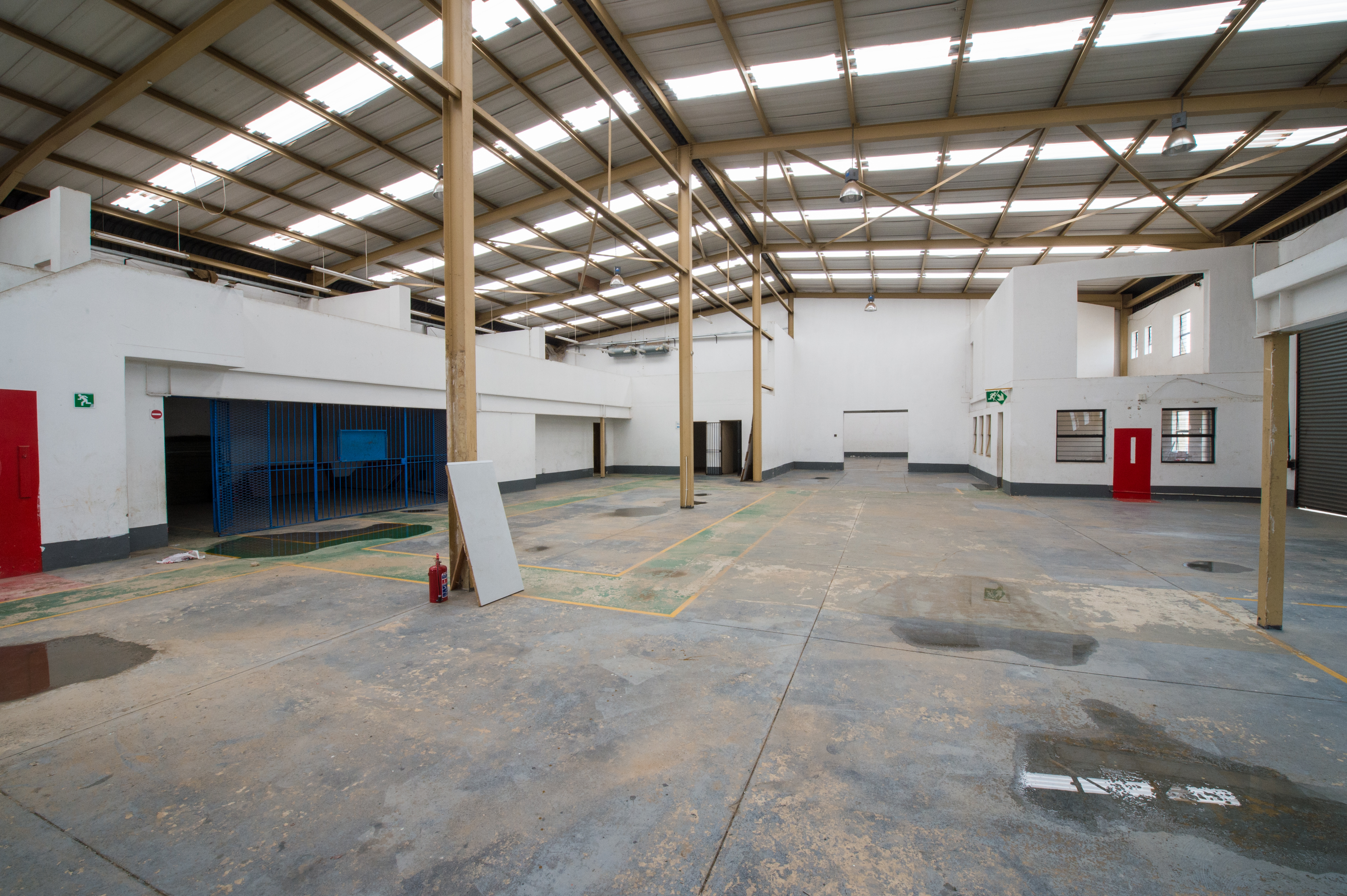 Warehouse to rent at 25 Superior Close in Midridge Park