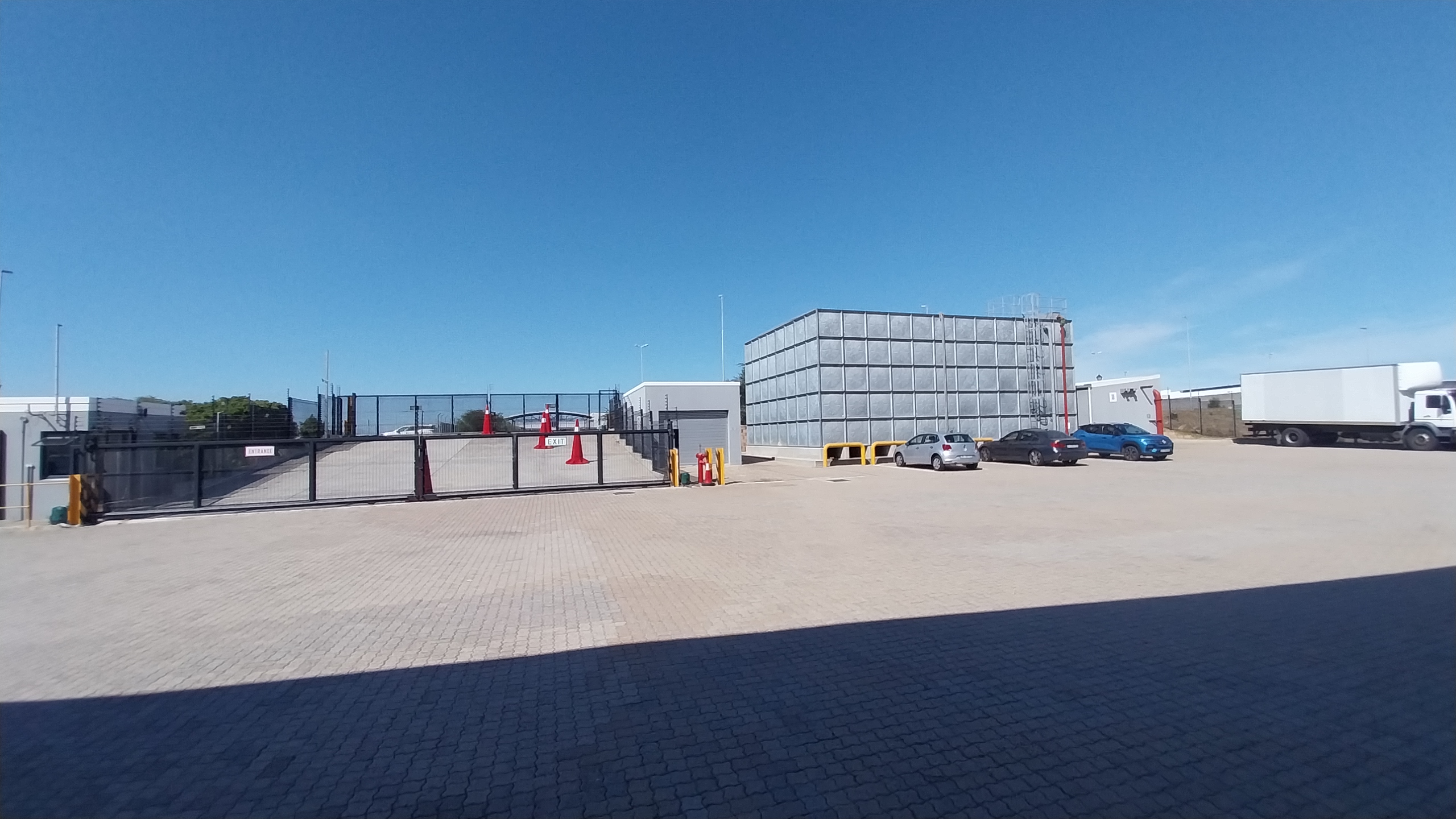Warehouse to rent at 32 Montreal Drive in Airport Industria