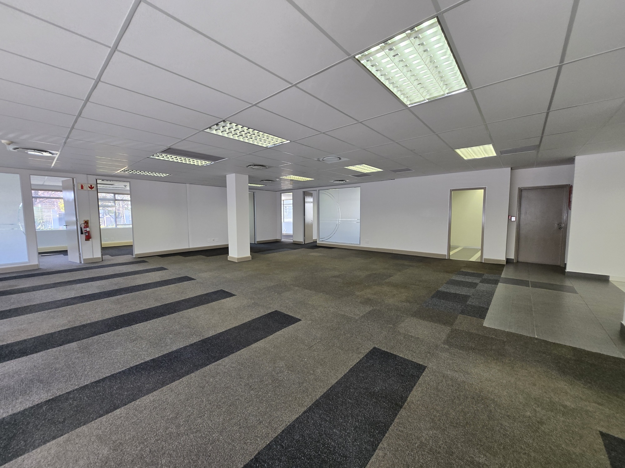 938m² Office Space to rent at 33 Fricker Road in Illovo