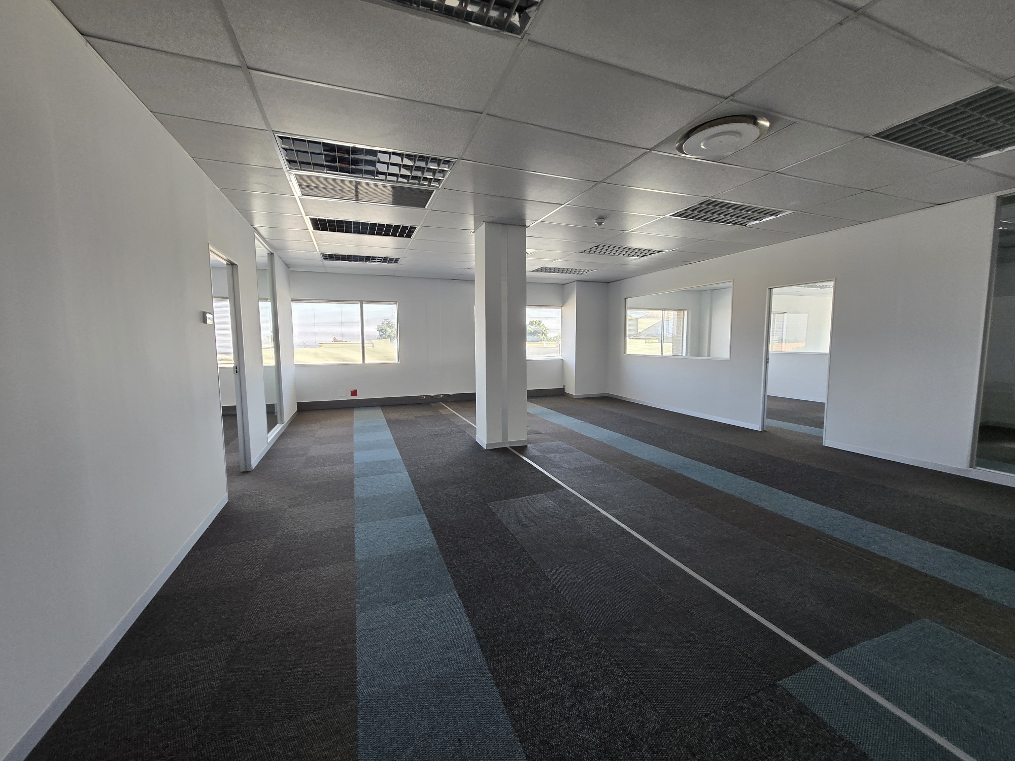937m² Office Space to rent at 33 Fricker Road in Illovo