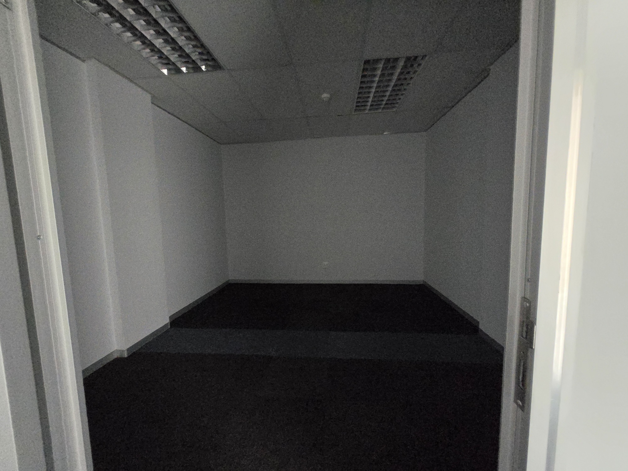 937m² Office Space to rent at 33 Fricker Road in Illovo