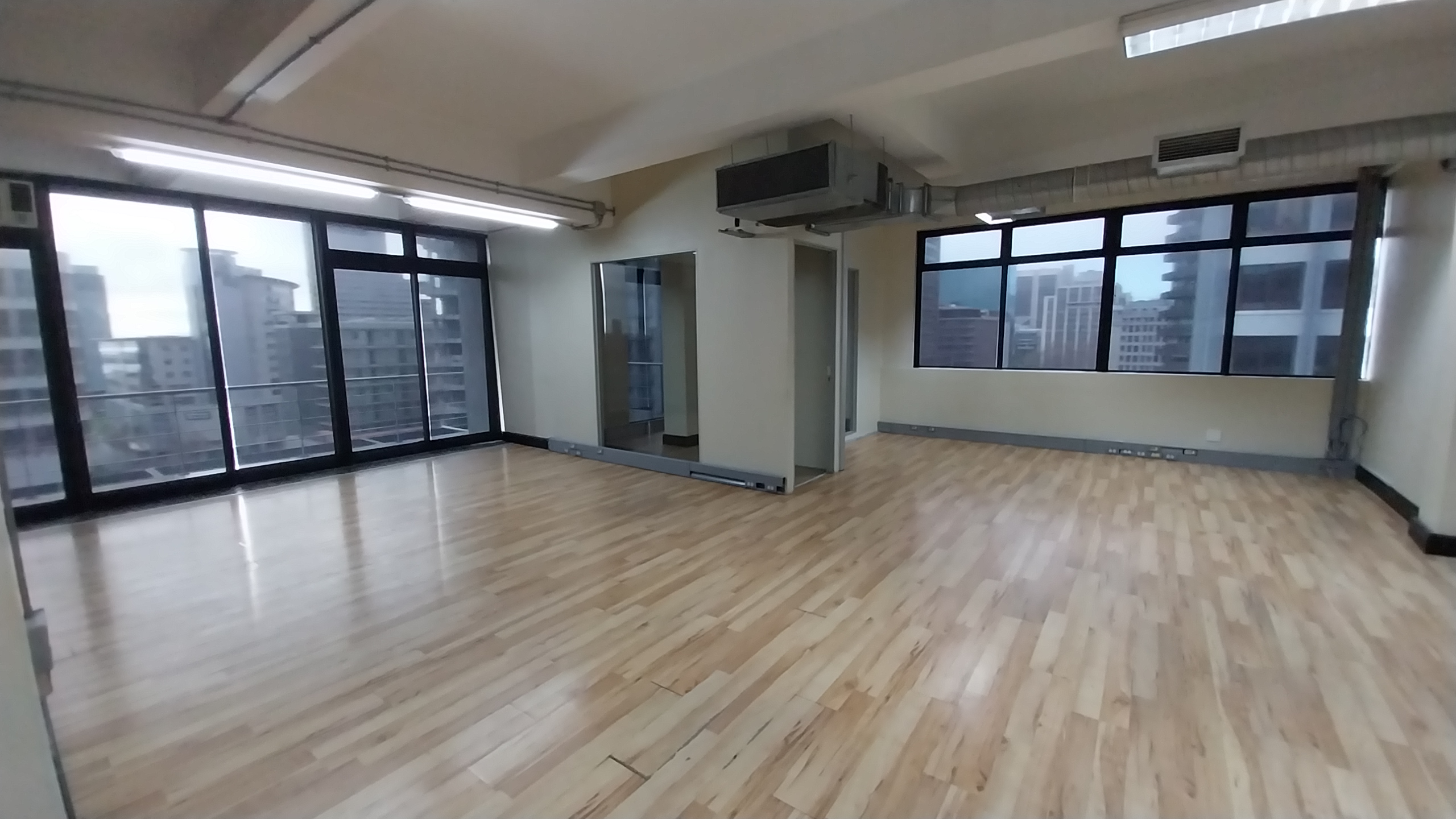 124m² Office Space to rent at 4 Loop Street in Cape Town CBD