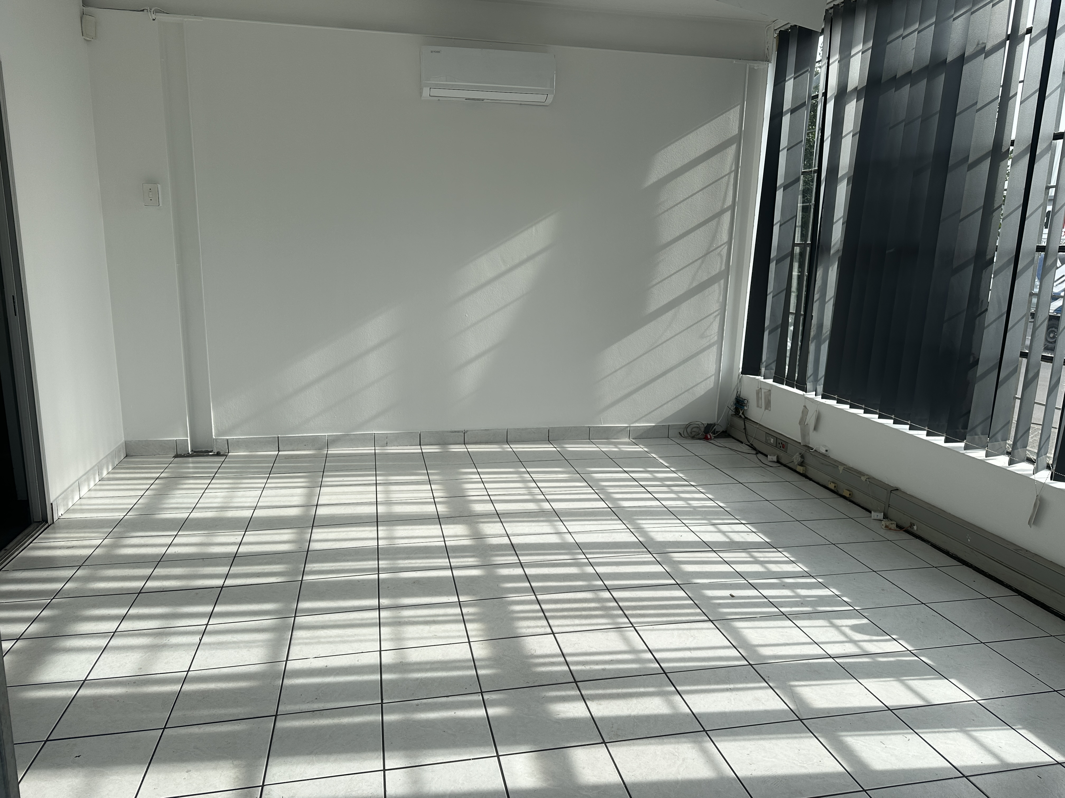 1 111m² Warehouse to rent at 5 Louis Glassman Road in Paarden Eiland